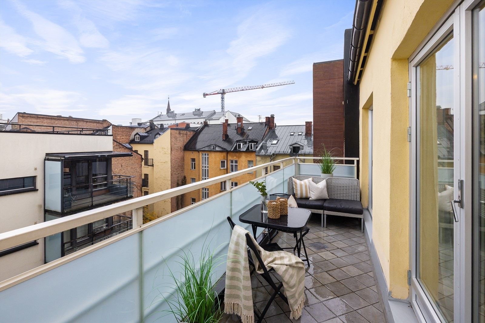 Fra stuen er det utgang til en østvendt balkong på 11 kvm. Galleribilde