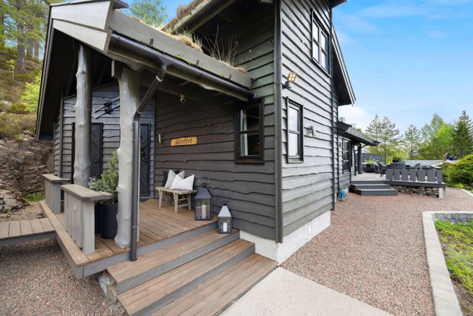 Tomten er flott opparbeidet og svært velstelt. Galleribilde