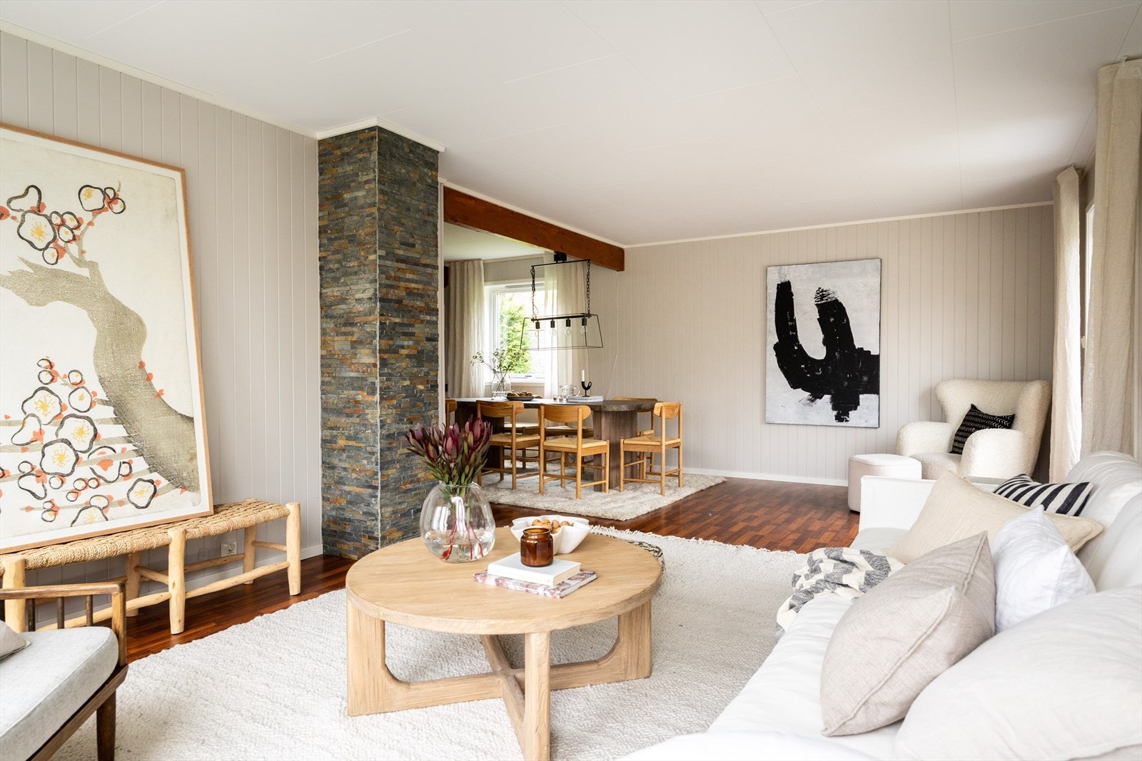 Det er pipeløp i rommet med mulighet for tilkobling av ildsted dersom behovet skulle oppstå. Galleribilde