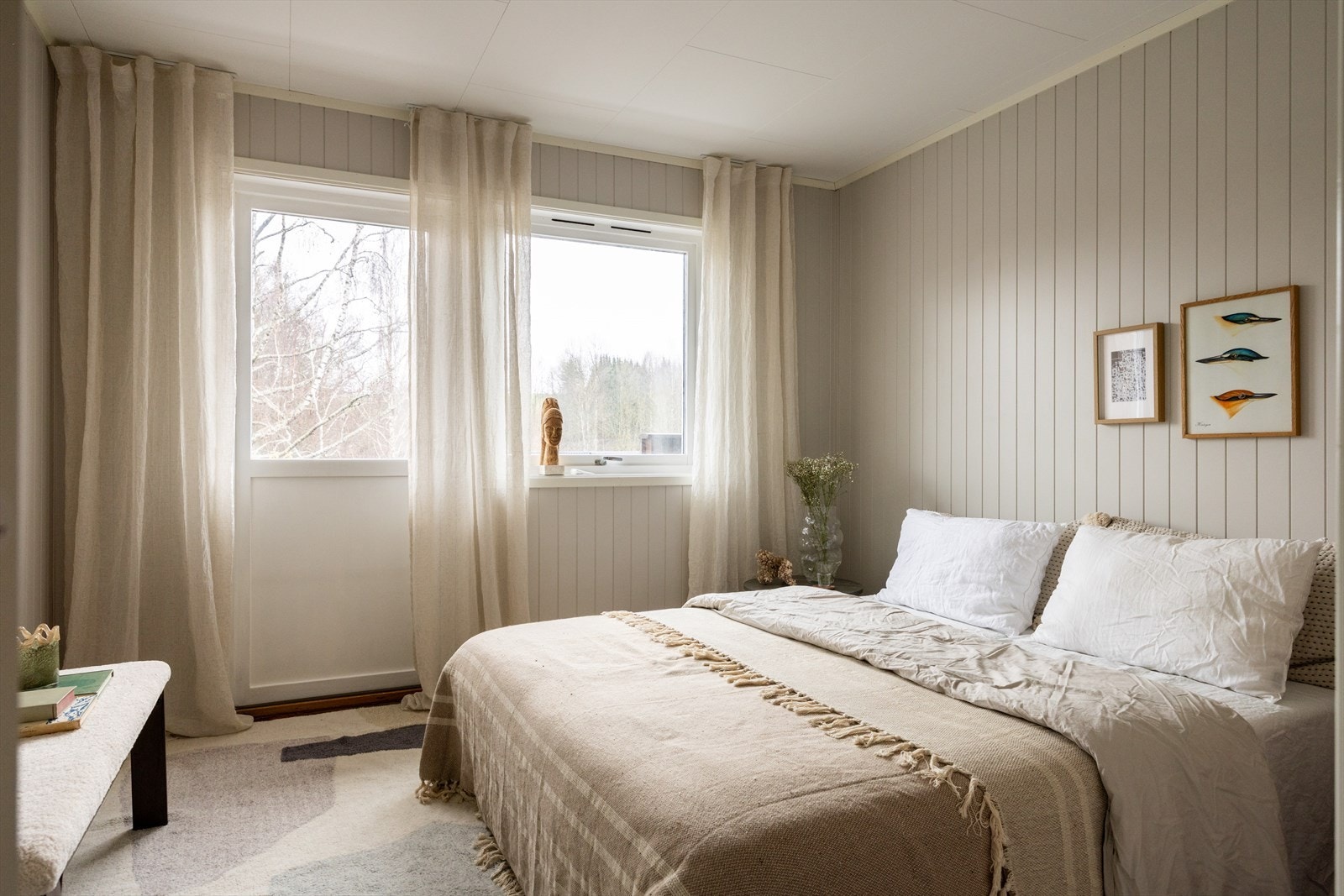 Boligen har 3 gode soverom fordelt på hovedetasjen og underetasjen. Galleribilde