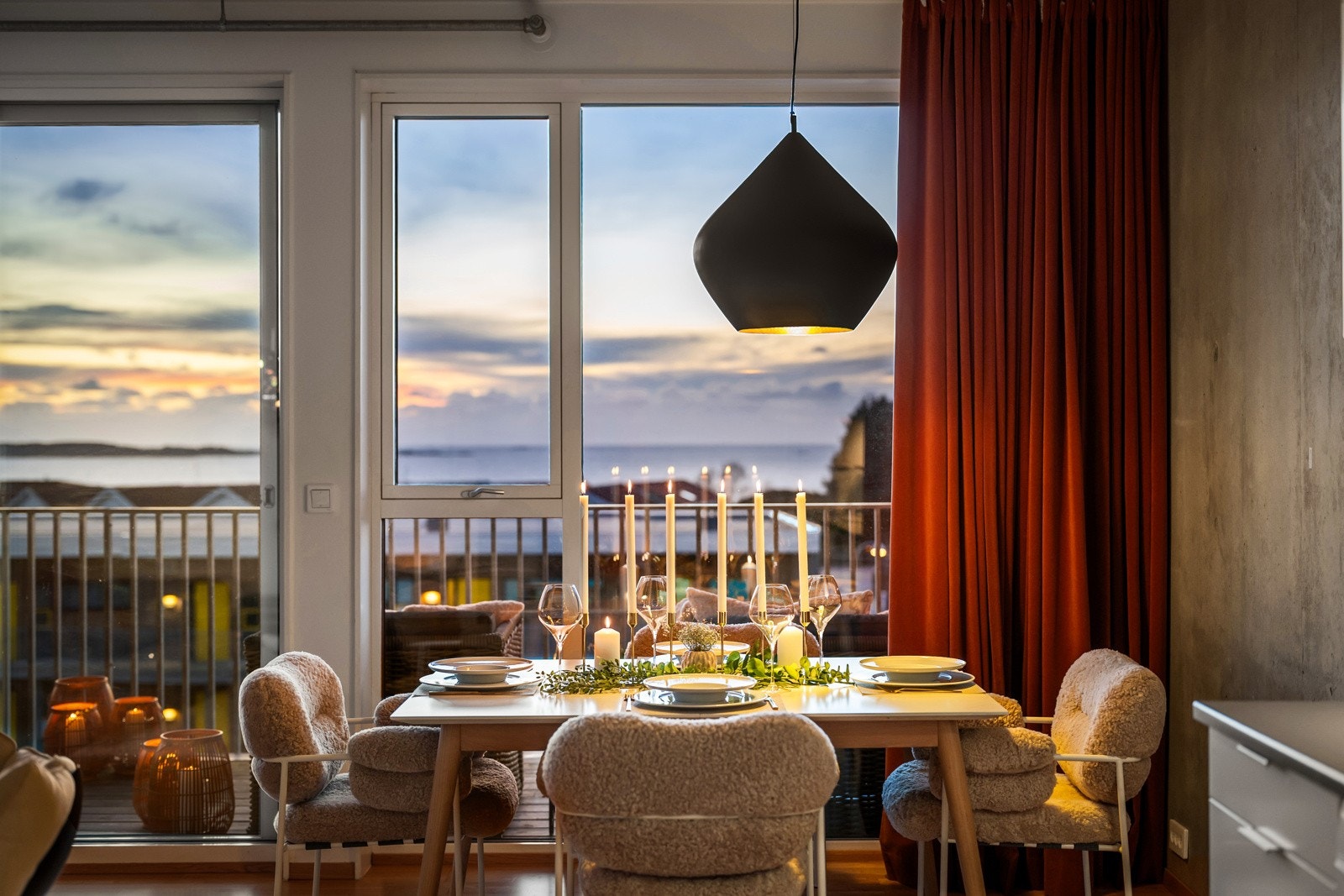 En moderne toppleilighet på Myklebust med en utsikt som virkelig gjør inntrykk. Galleribilde