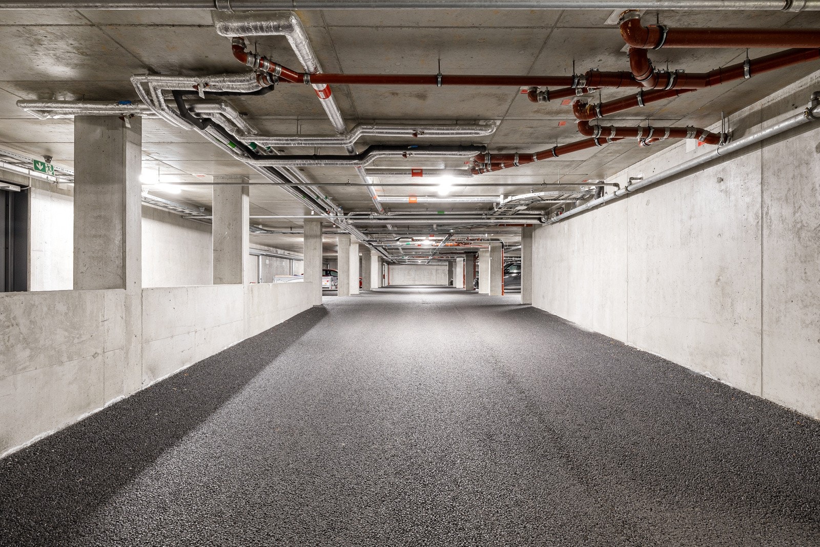 Parkering på egen parkeringsplass i garasjeanlegg. Galleribilde