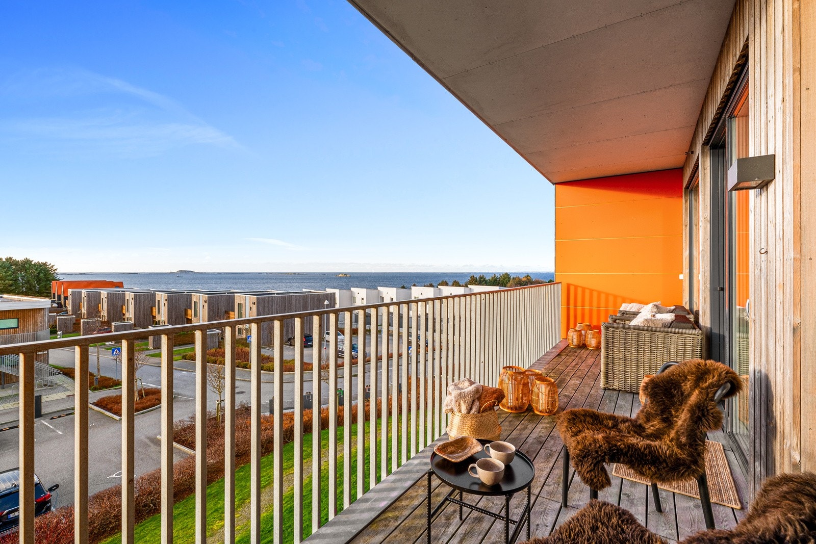 Terrassen er på omtrent 13 kvm, og ligger vendt mot sørvest. Galleribilde