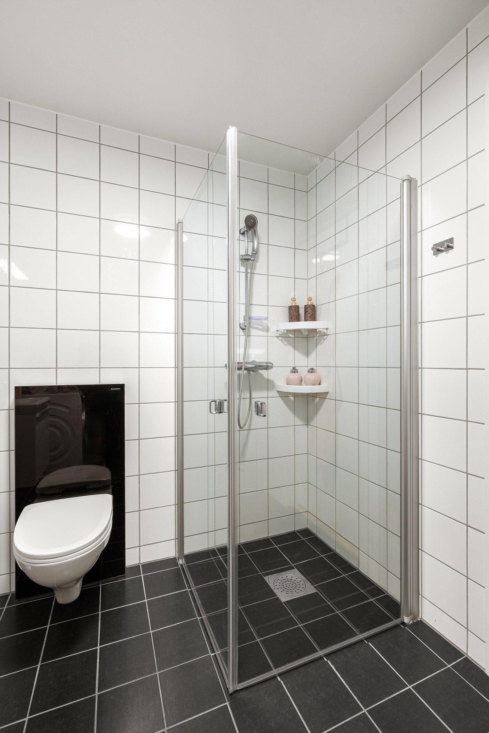 Her er det varme i gulvet, noe som gir en komfortabel og behagelig temperatur året rundt. Galleribilde