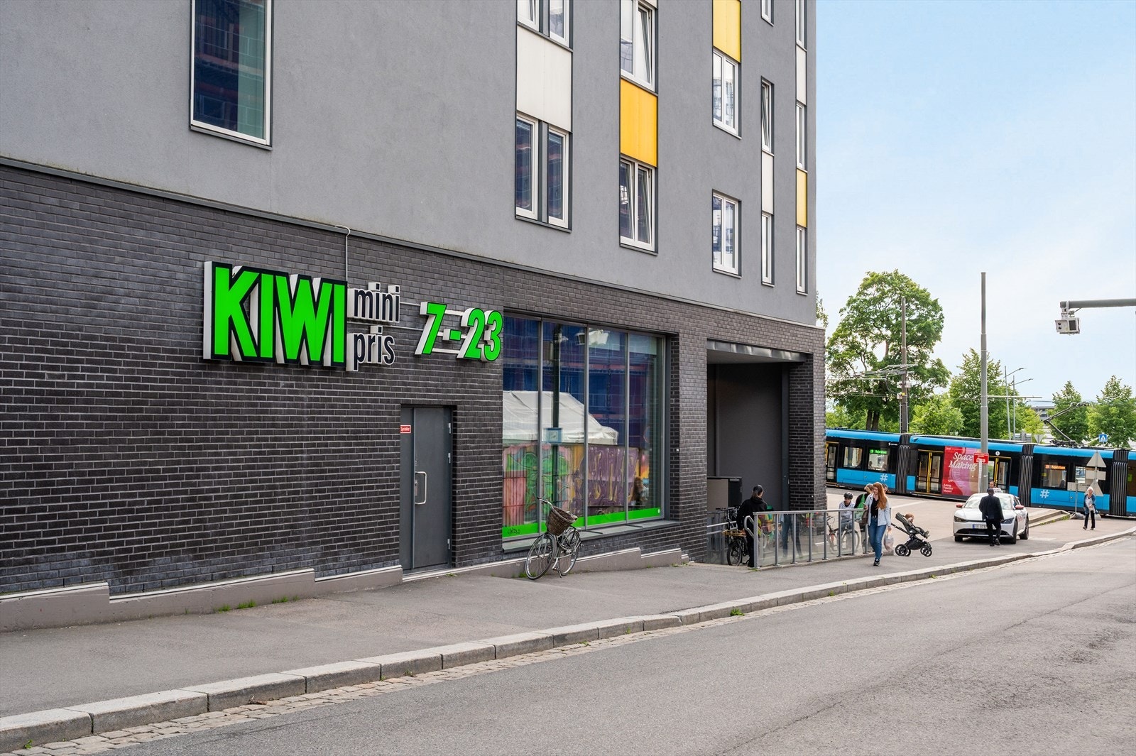 Dagligvarehandelen kan gjøres på Kiwi eller den søndagsåpne Bunnpris Galleribilde