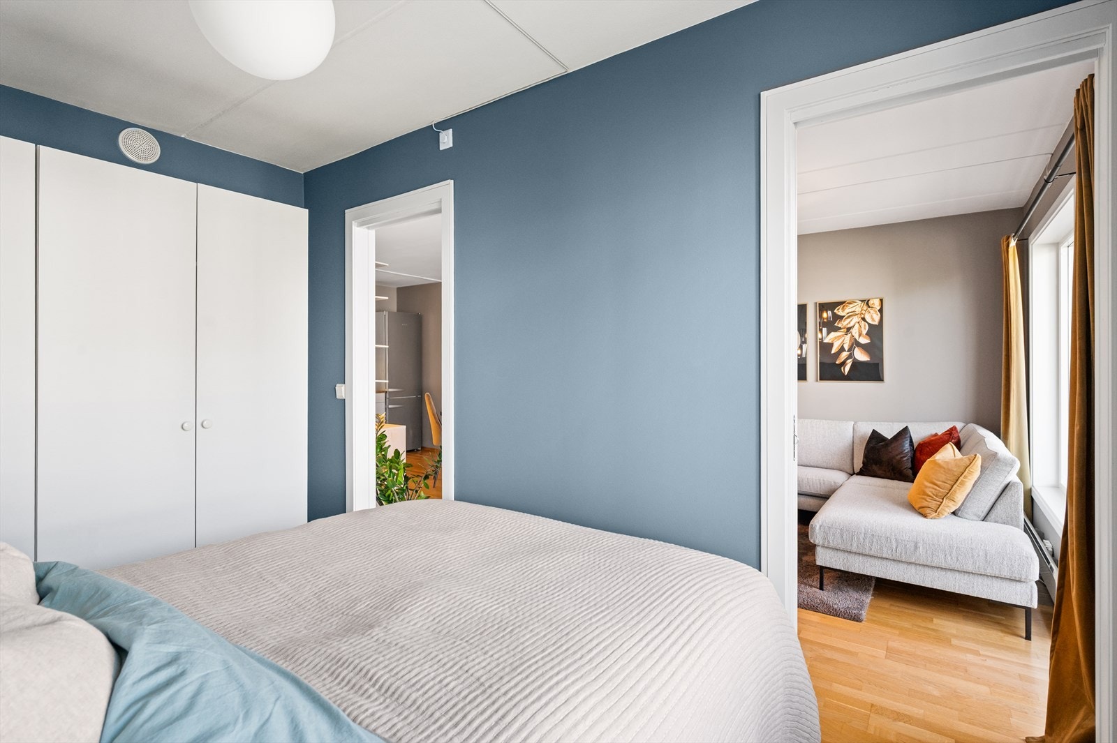 Rommet er malt i behagelig fargetone, perfekt for en god natt søvn! Galleribilde