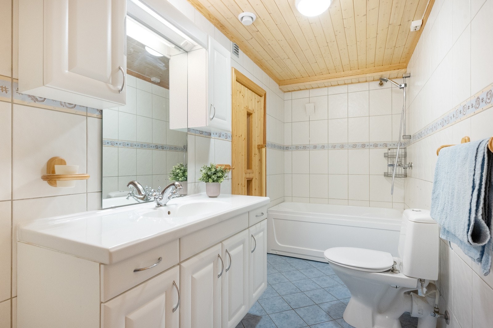 Bad i sokkeletasjen Galleribilde