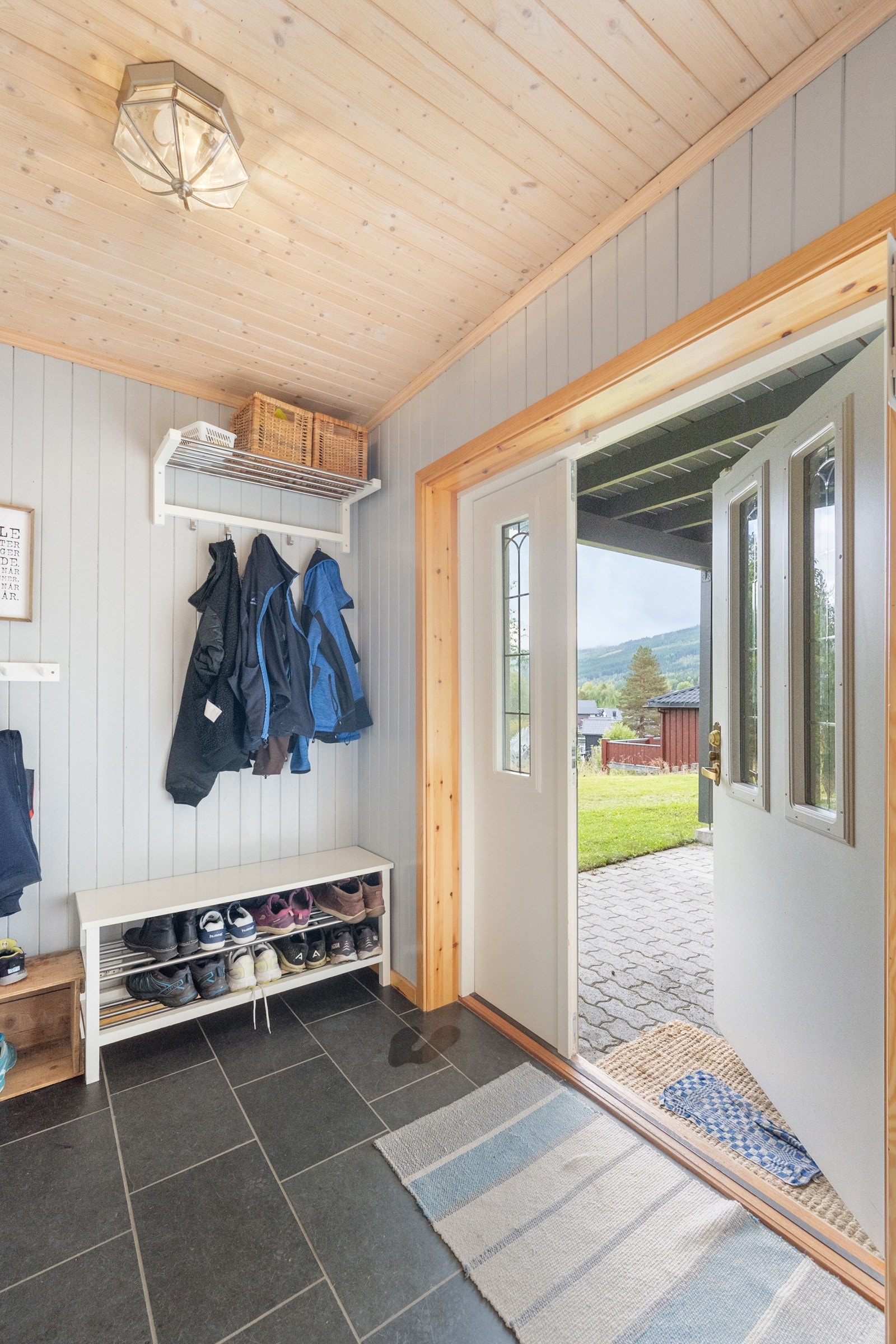 Entrè i sokkeletasje Galleribilde