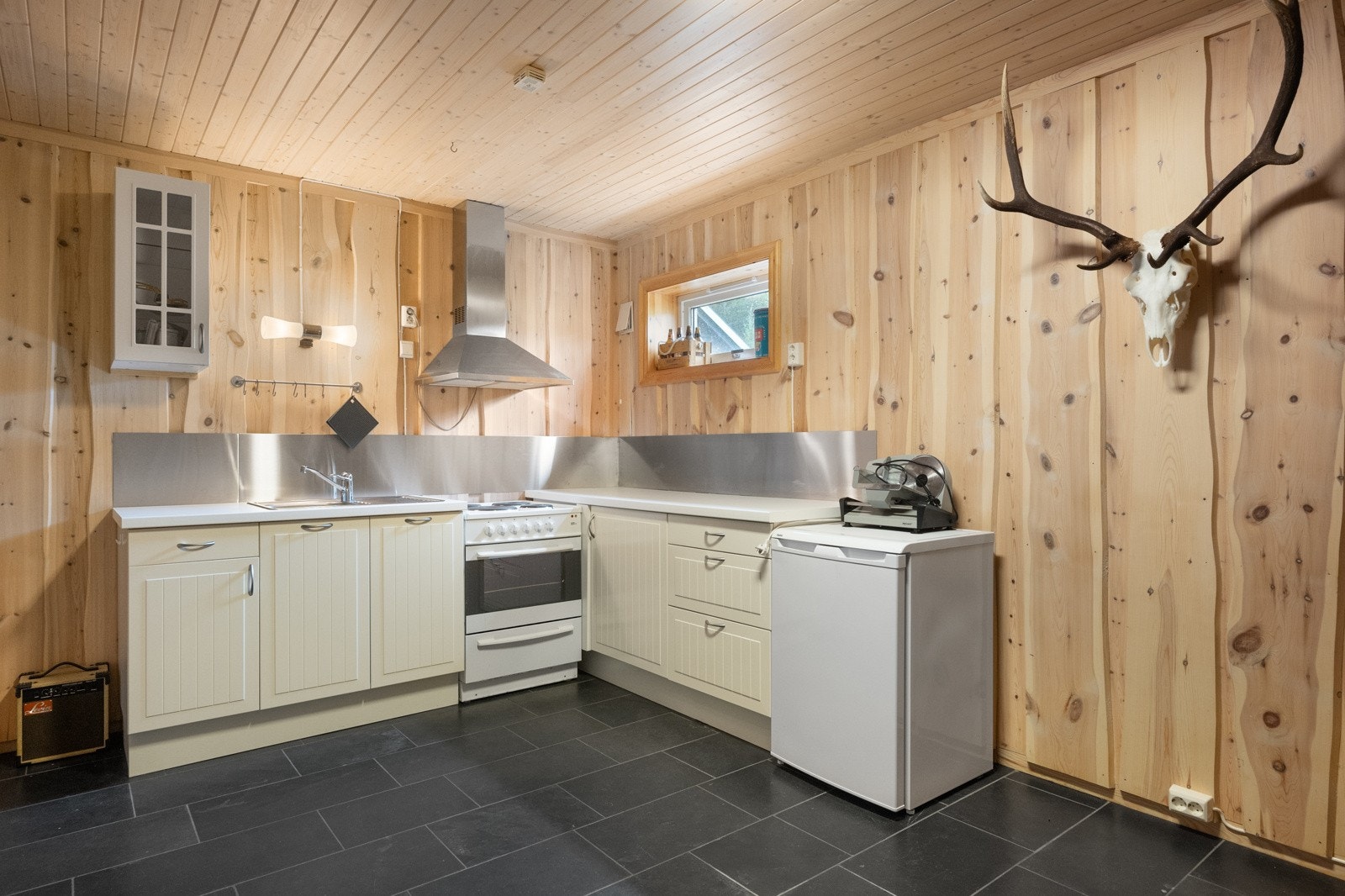 Sokkeletasje med kjøkkenløsning Galleribilde