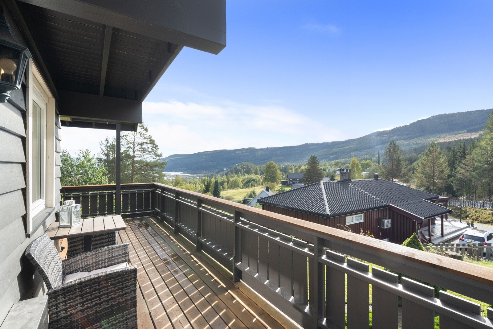 Her er det rom for alt fra hyggelige middager med familie og venner til avslappende ettermiddager med en god bok eller en kopp kaffe Galleribilde