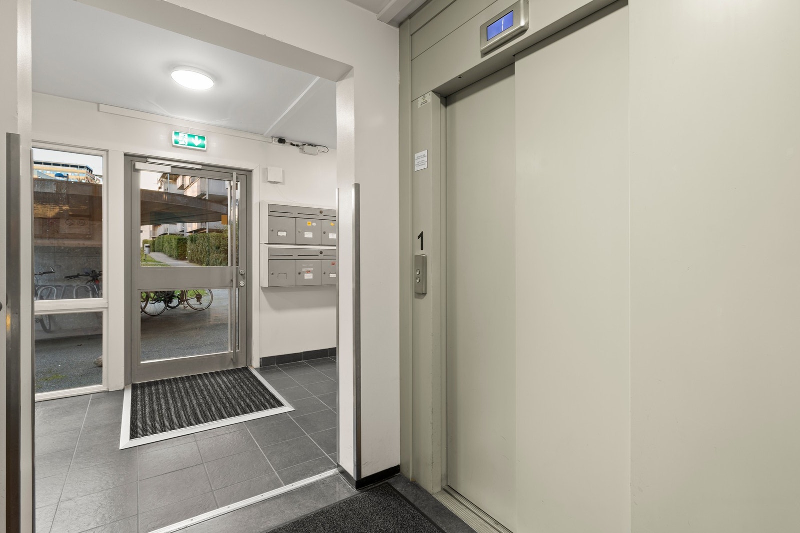 Det er heisadkomst til leiligheten. Galleribilde