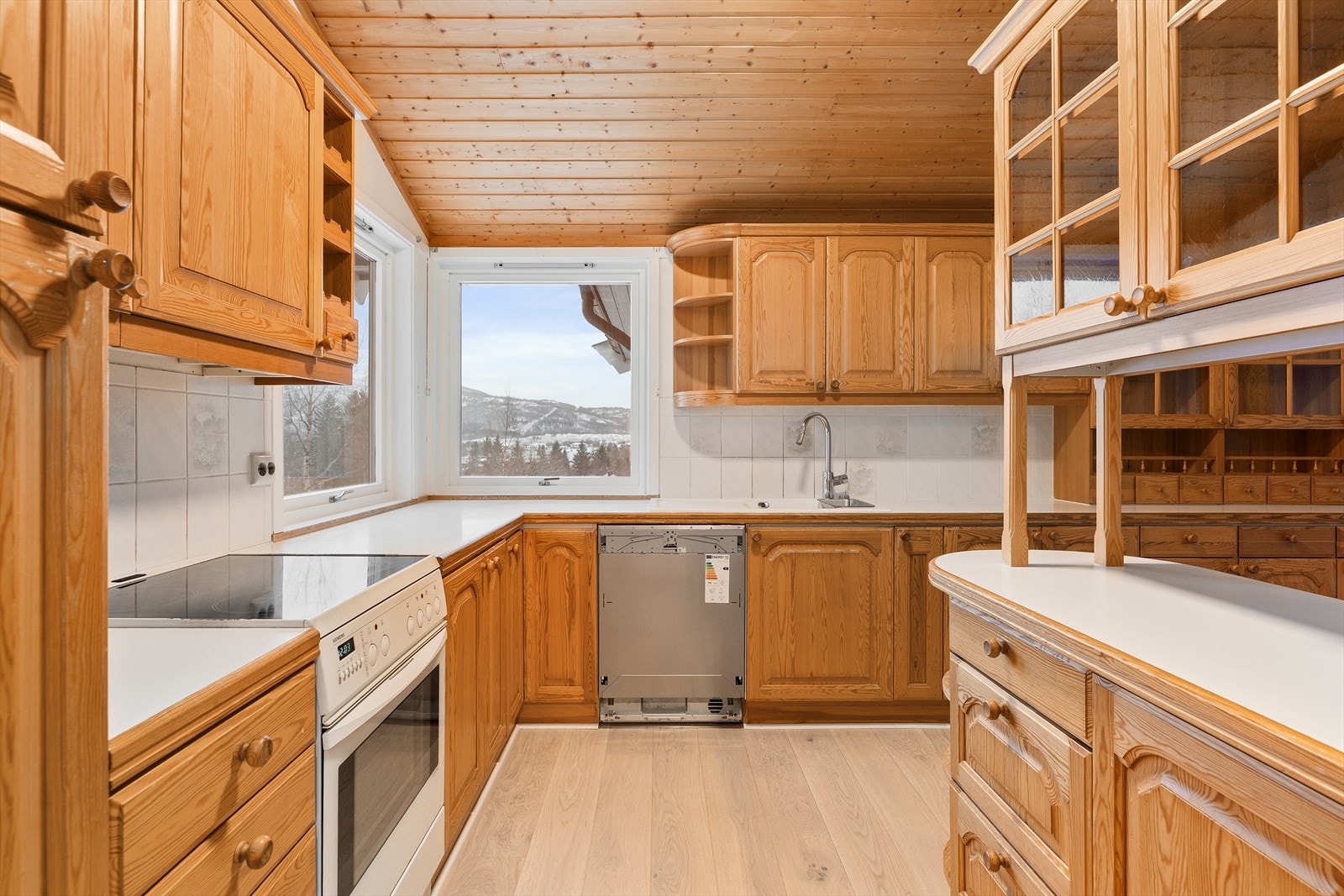 Godt med skap og benkeplass Galleribilde