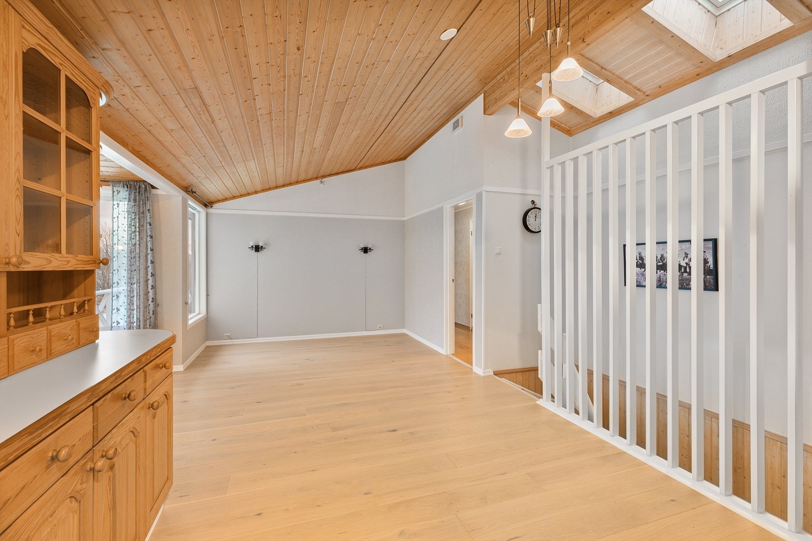 Soveromsavdeling og bad inn døren til høyre Galleribilde