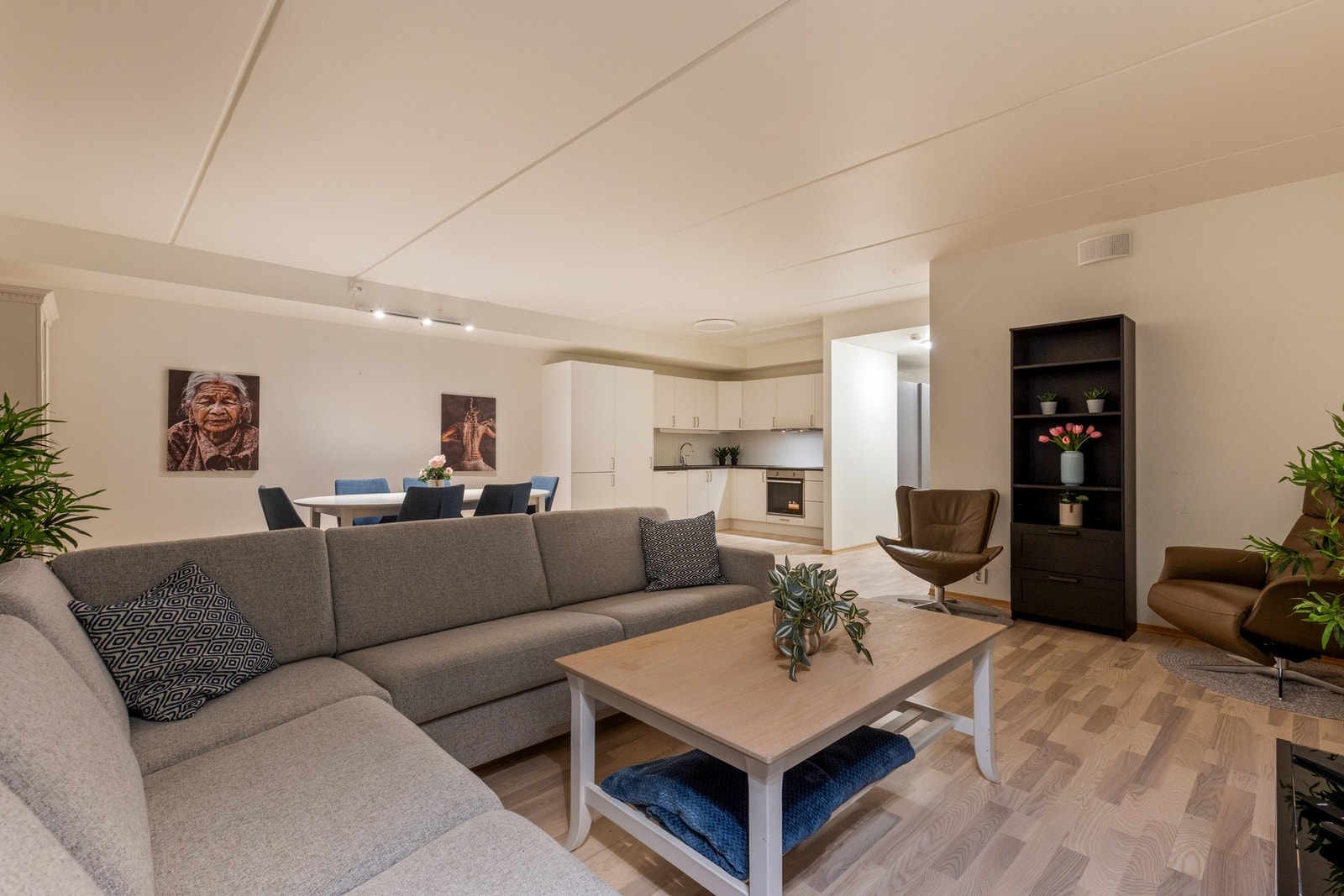 Boligen blir varmet opp via vannbåren gulv-varme. Galleribilde