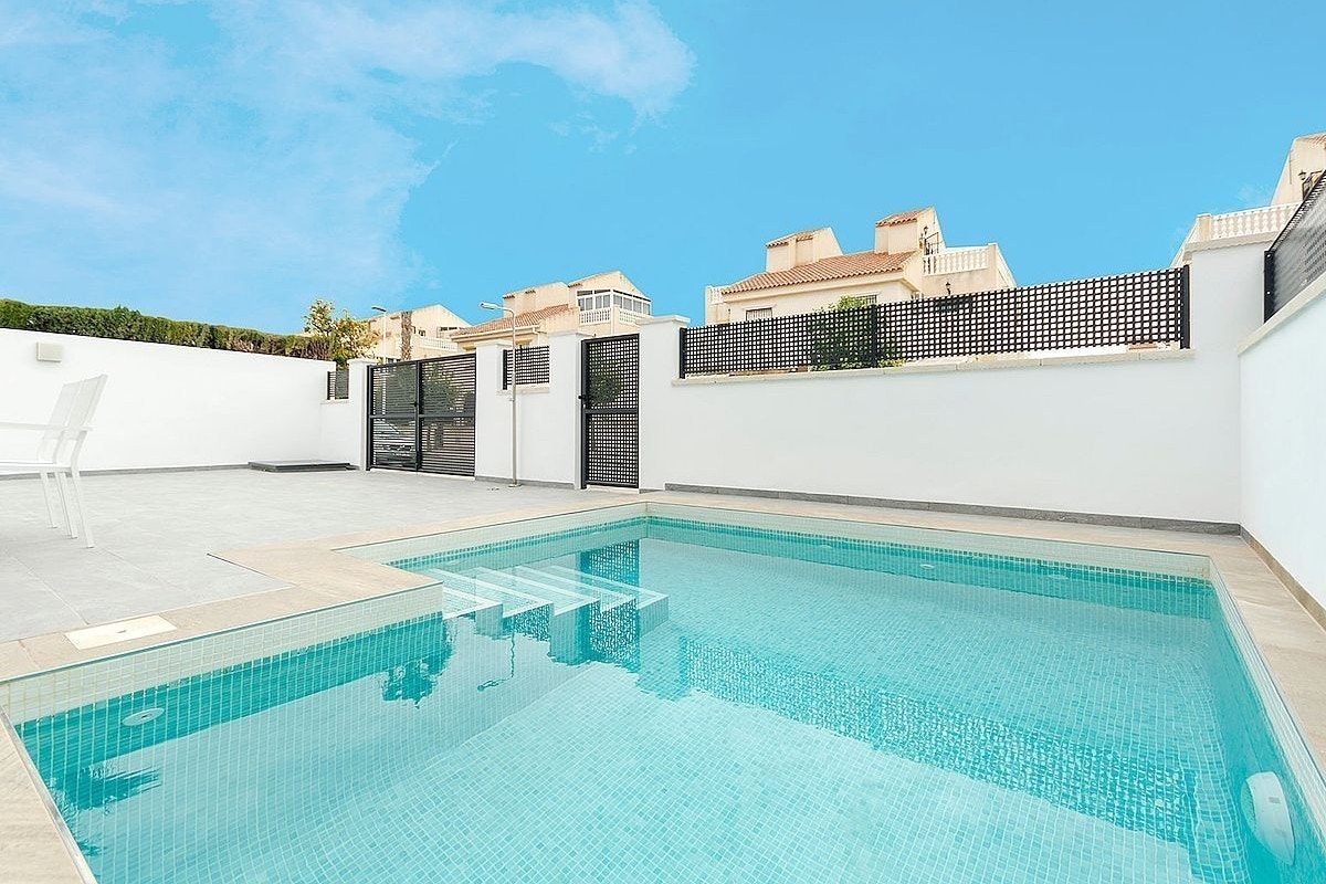 Plass for å kjøre inn bilen på tomten Galleribilde