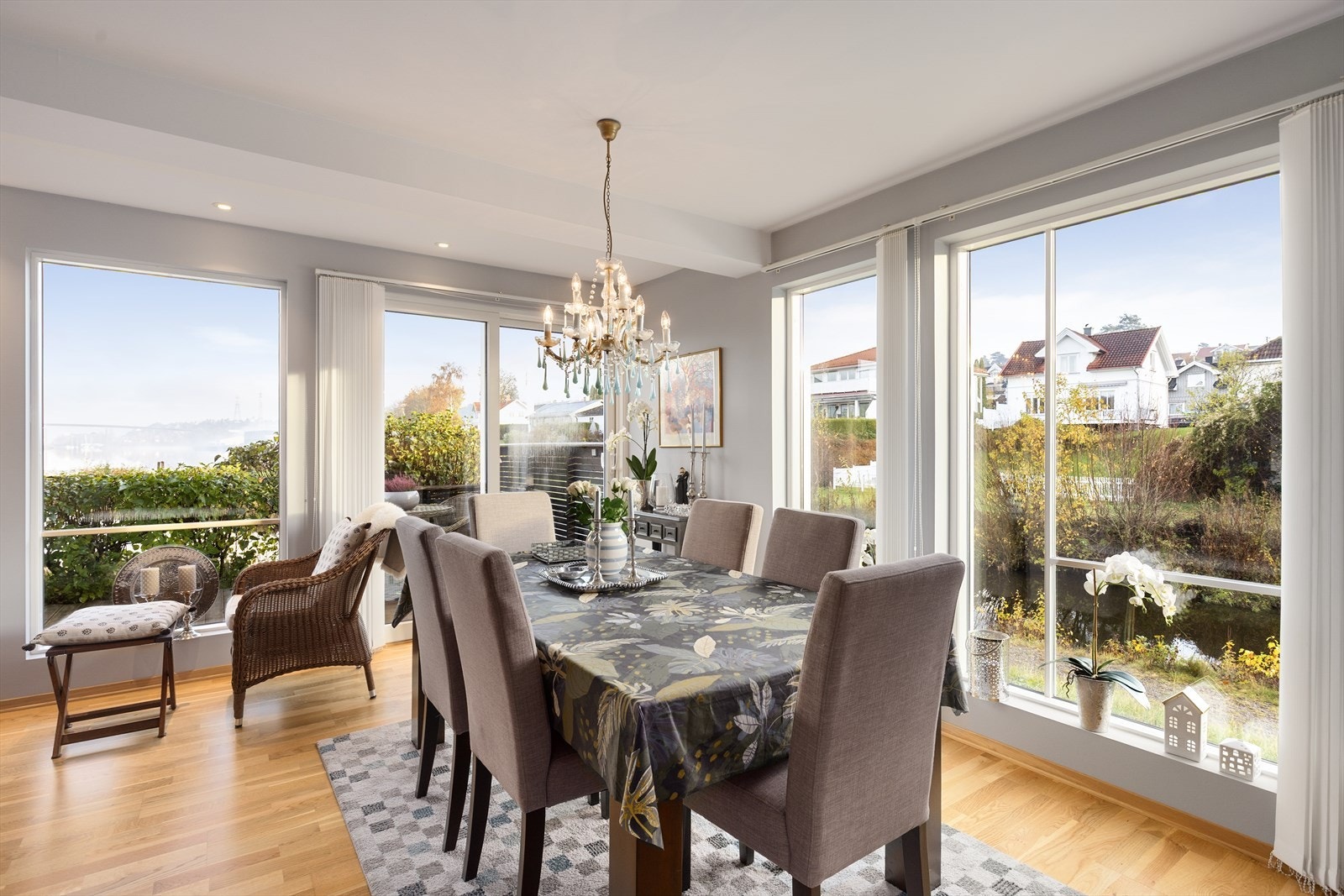 I 2019 ble kjøkkenet bygget ut og renovert. Samtidig ble det bygget ut bod/ garderoberom i entrè. Galleribilde