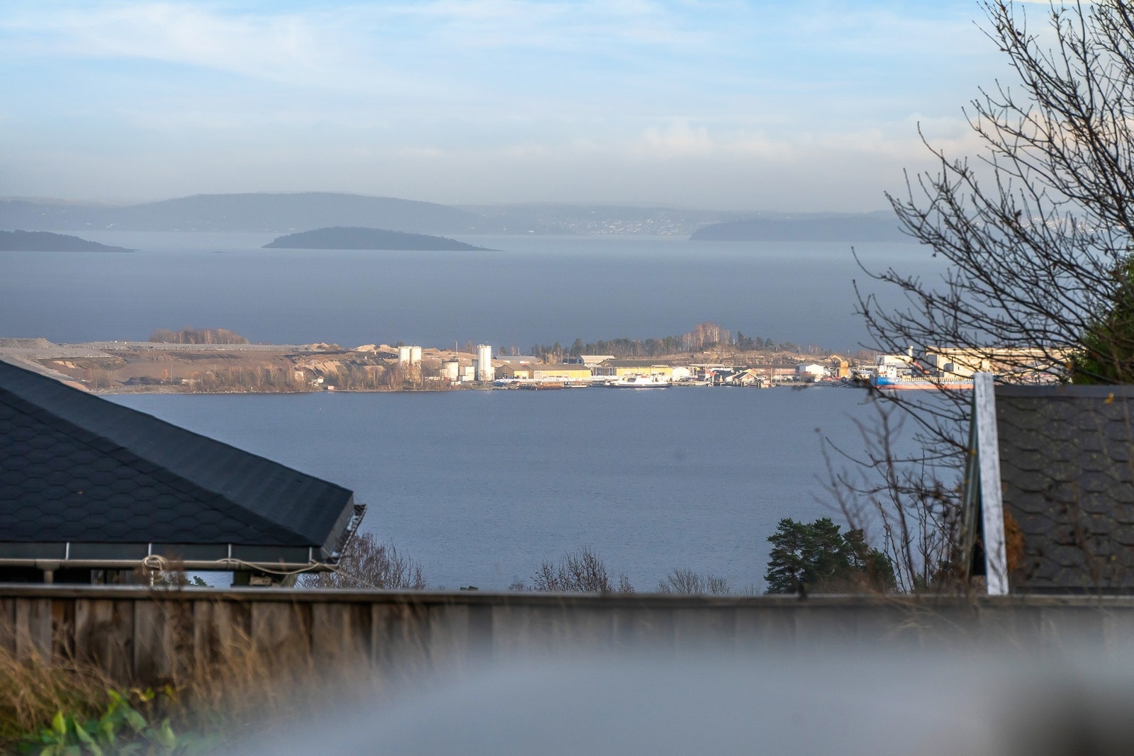 Sjøutsikt mot fjorden og Langøya. Havna og sentrum kan nås på 5 minutter! Galleribilde