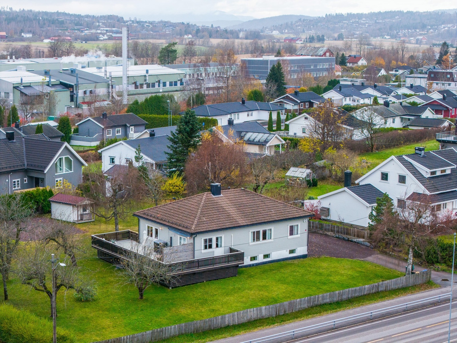 Hvitstein er et ettertraktet område, takket være den korte avstanden til ungdomsskole, videregående skole, barneskole og barnehage. Galleribilde