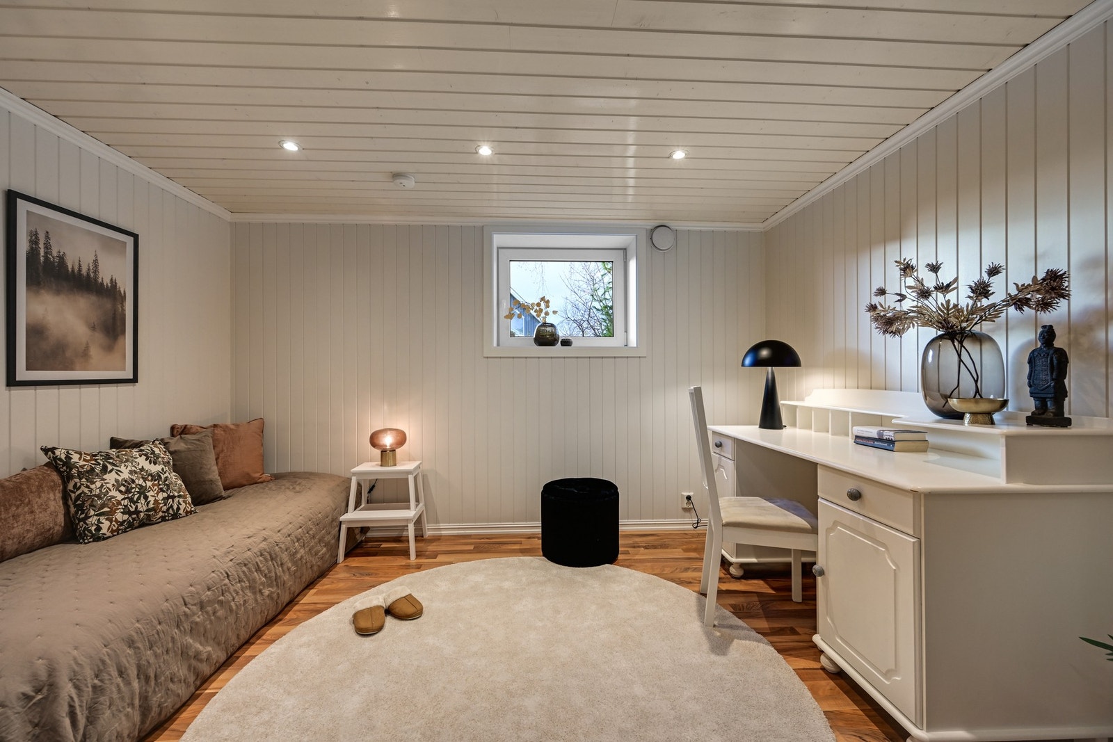 Soverom nr. 2 i kjeller. Galleribilde