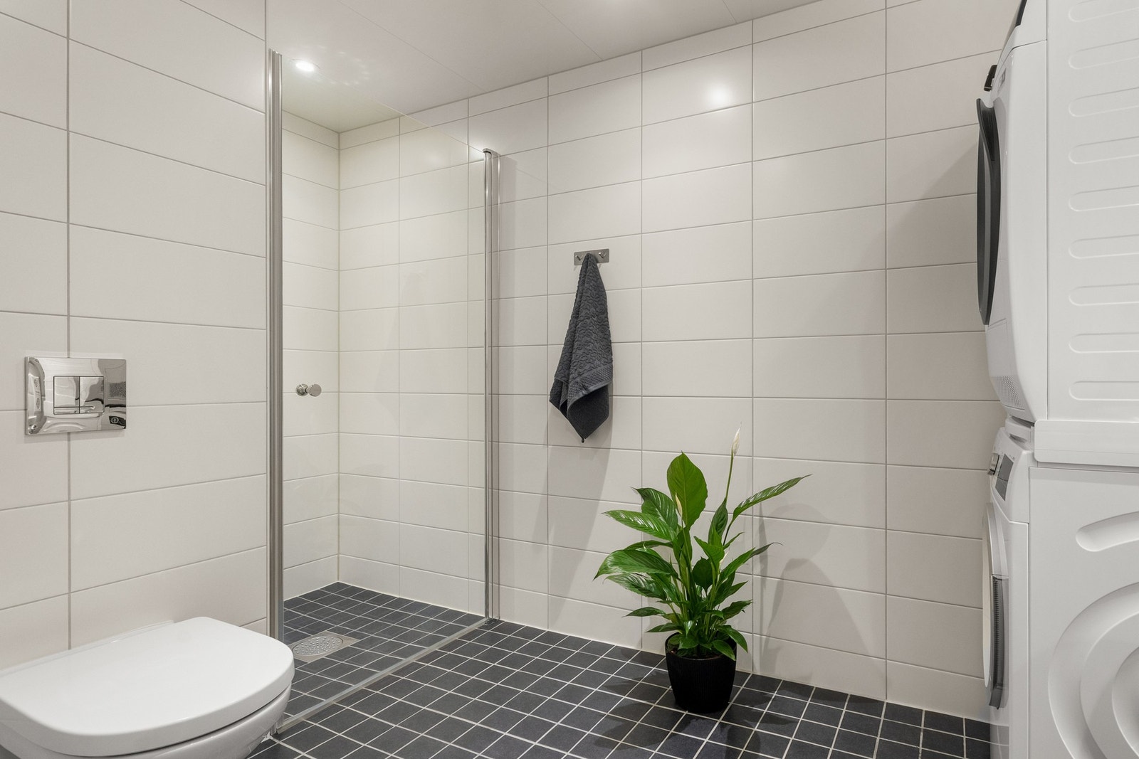 Romslig bad i hovedetasje med gulvvarme. Galleribilde