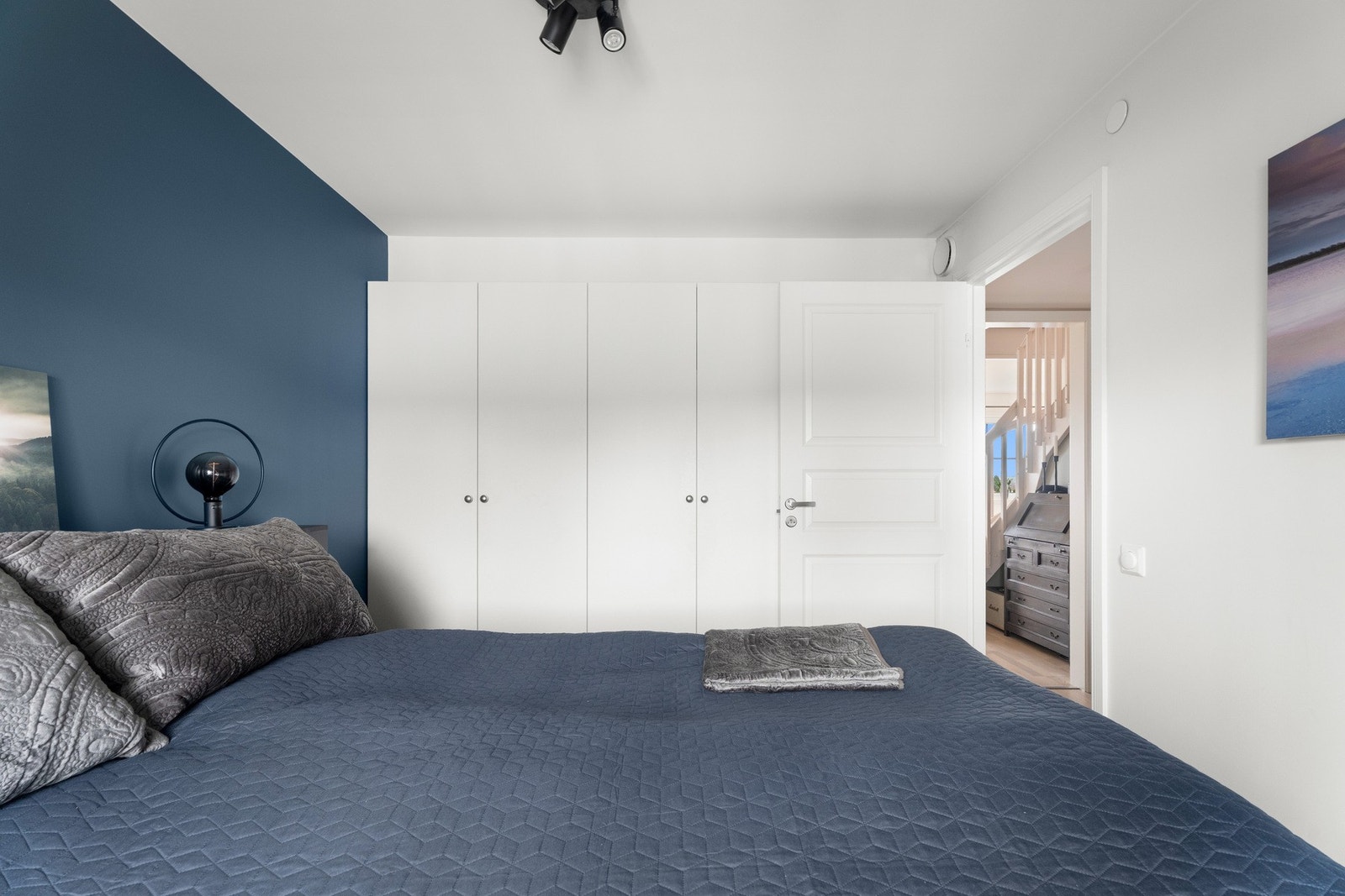 Her er det godt med skapplass. Galleribilde