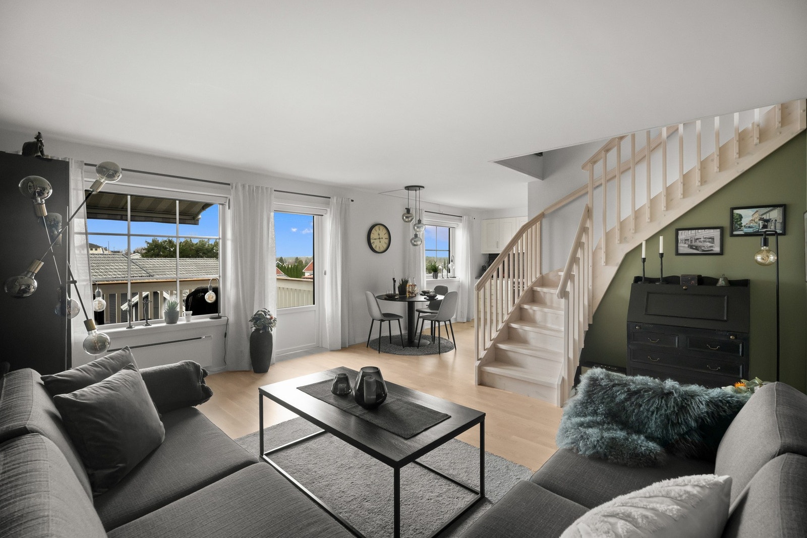 Leiligheten har åpen stue/kjøkken-løsning. Galleribilde