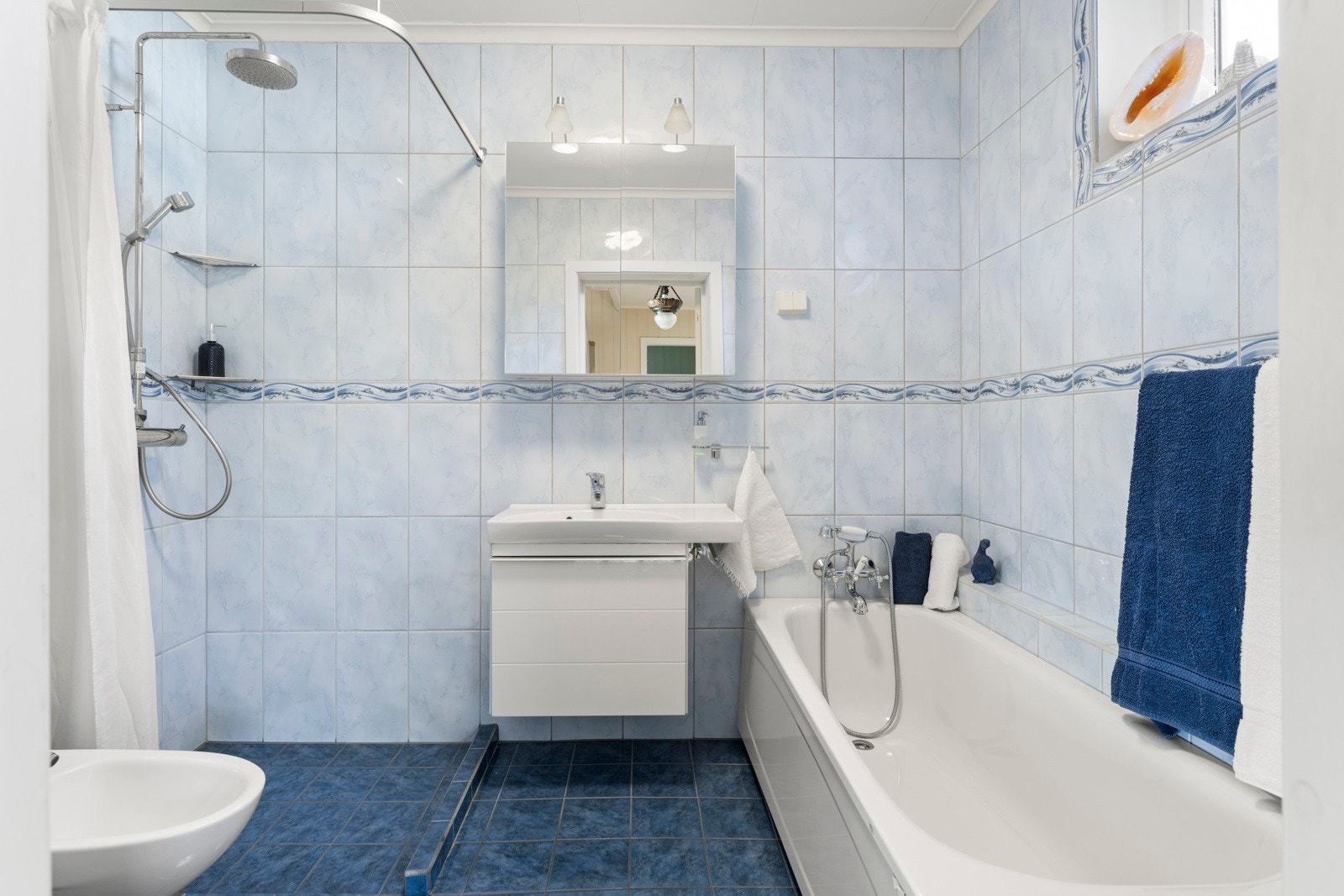 Badekar hører også med Galleribilde