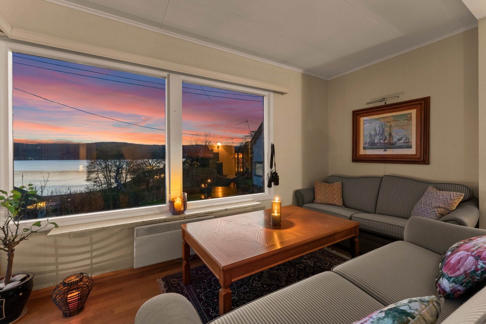 "Ved Hvitsten der vi bor - vær velsignet du som ror" Galleribilde