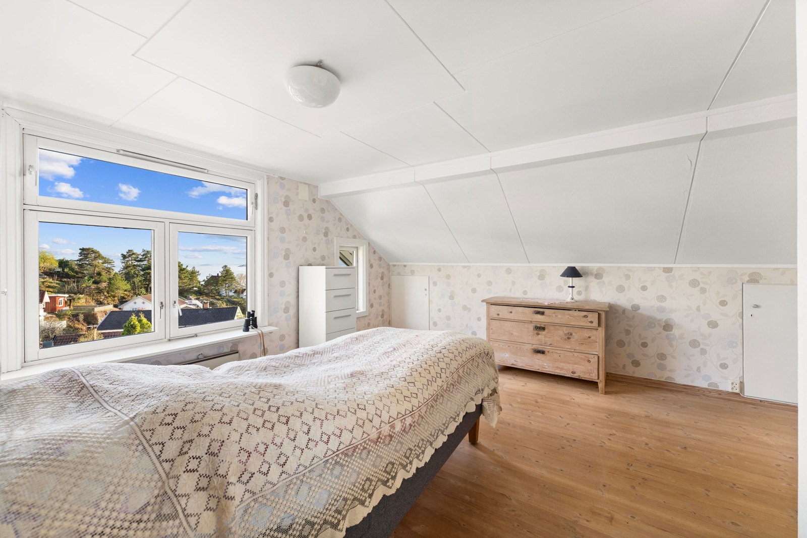 Soverom #3 med egen vedovn Galleribilde