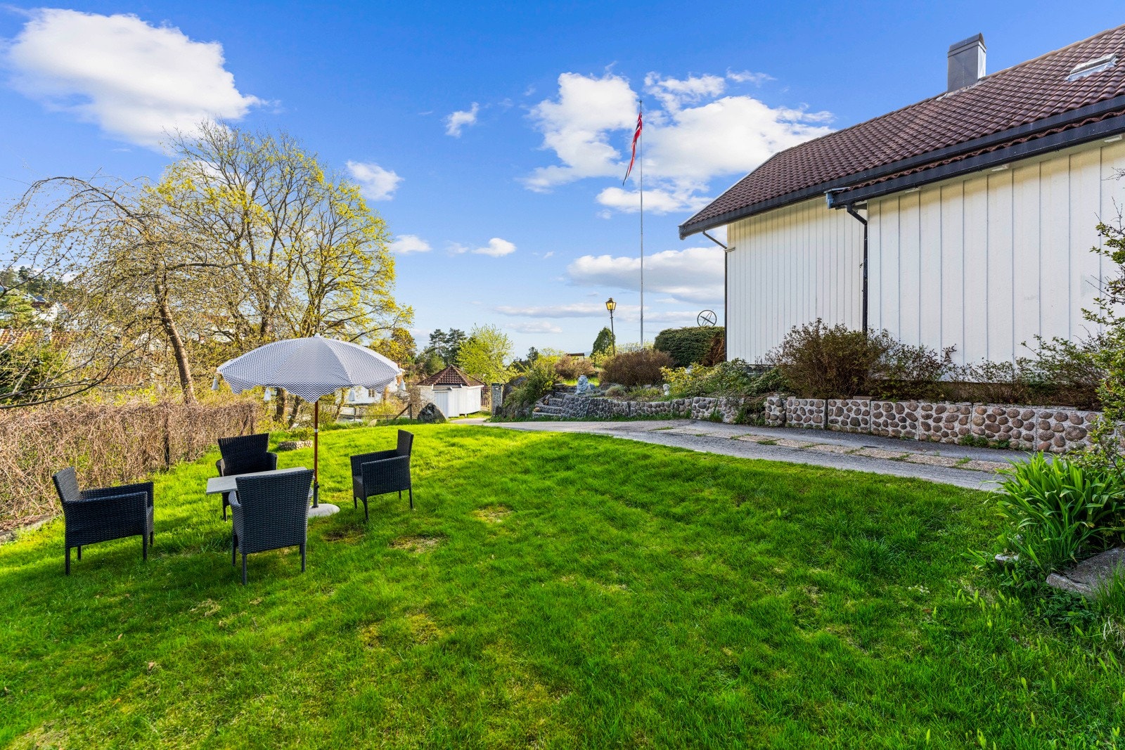 Hage ved bryggerhuset Galleribilde