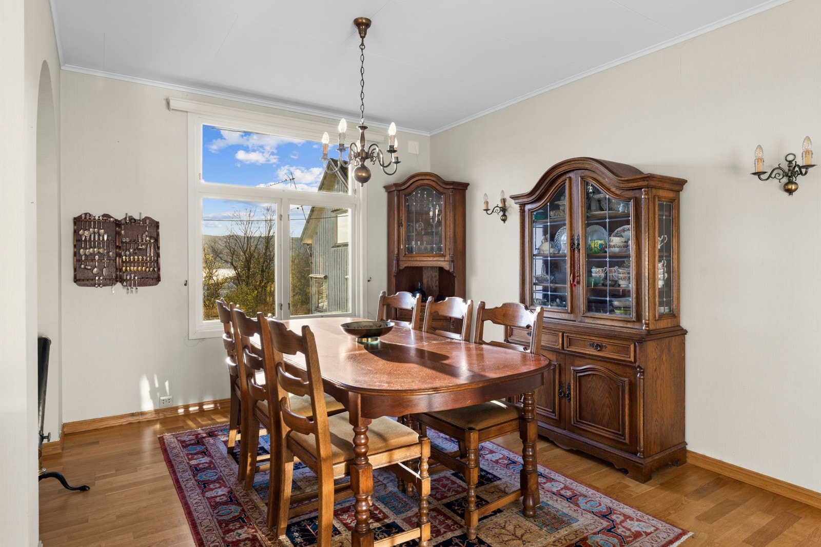 Spisedelen med plass til mange gjester Galleribilde