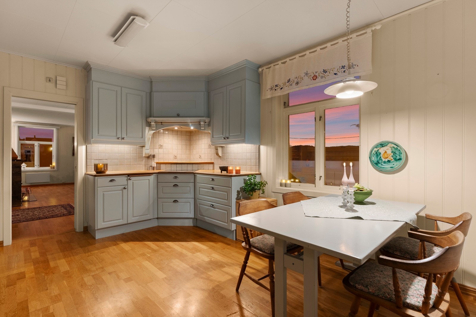 Stort, deilig kjøkken Galleribilde