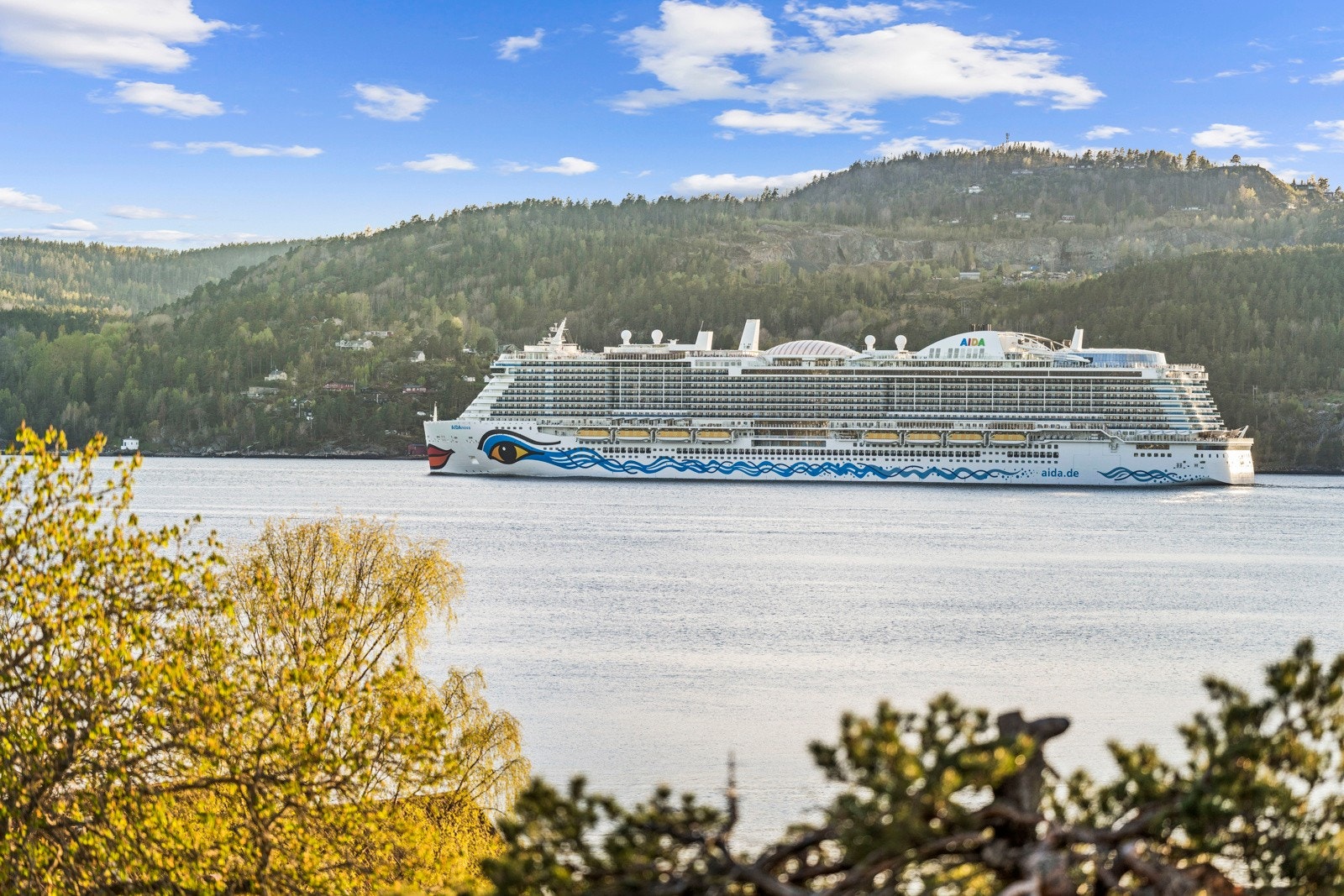Mang et skip og skute kan man skue opp og ned Drøbaksundet Galleribilde