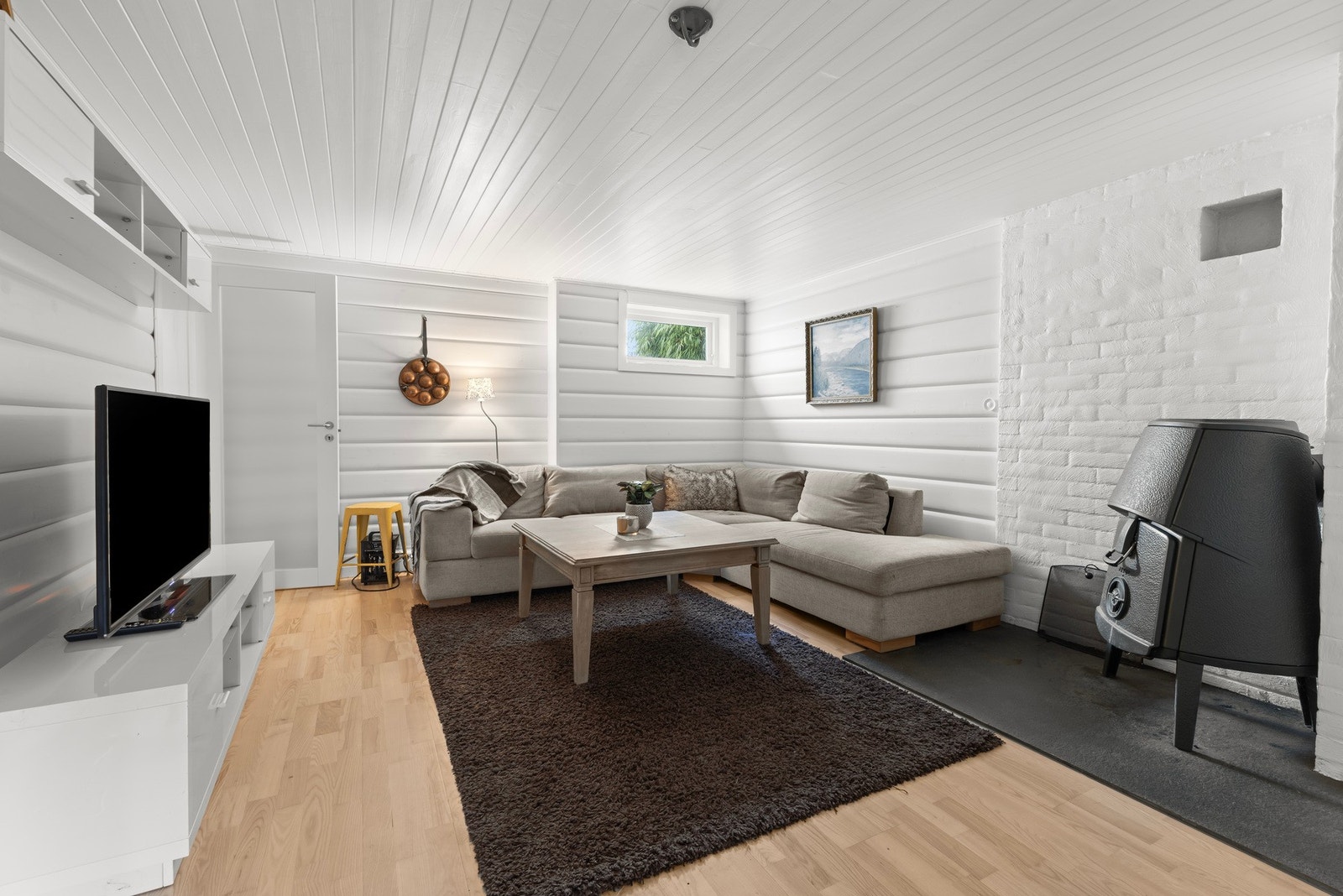 God vedovn i kjellerstuen. Galleribilde