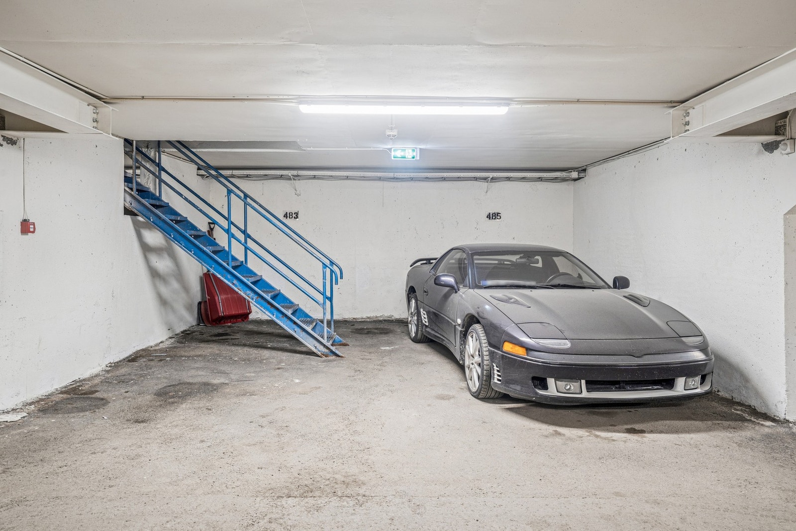 Det medfølger en fast garasjeplass i borettslagets parkeringsanlegg Galleribilde