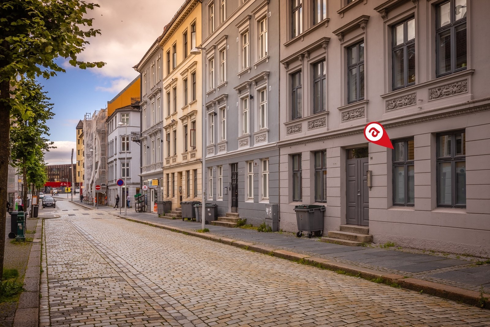 Velkommen inn! Leiligheten ligger i det veldrevne borettslaget Nygårdsgaten 68, hvor trivselen er høy og miljøet godt. Galleribilde