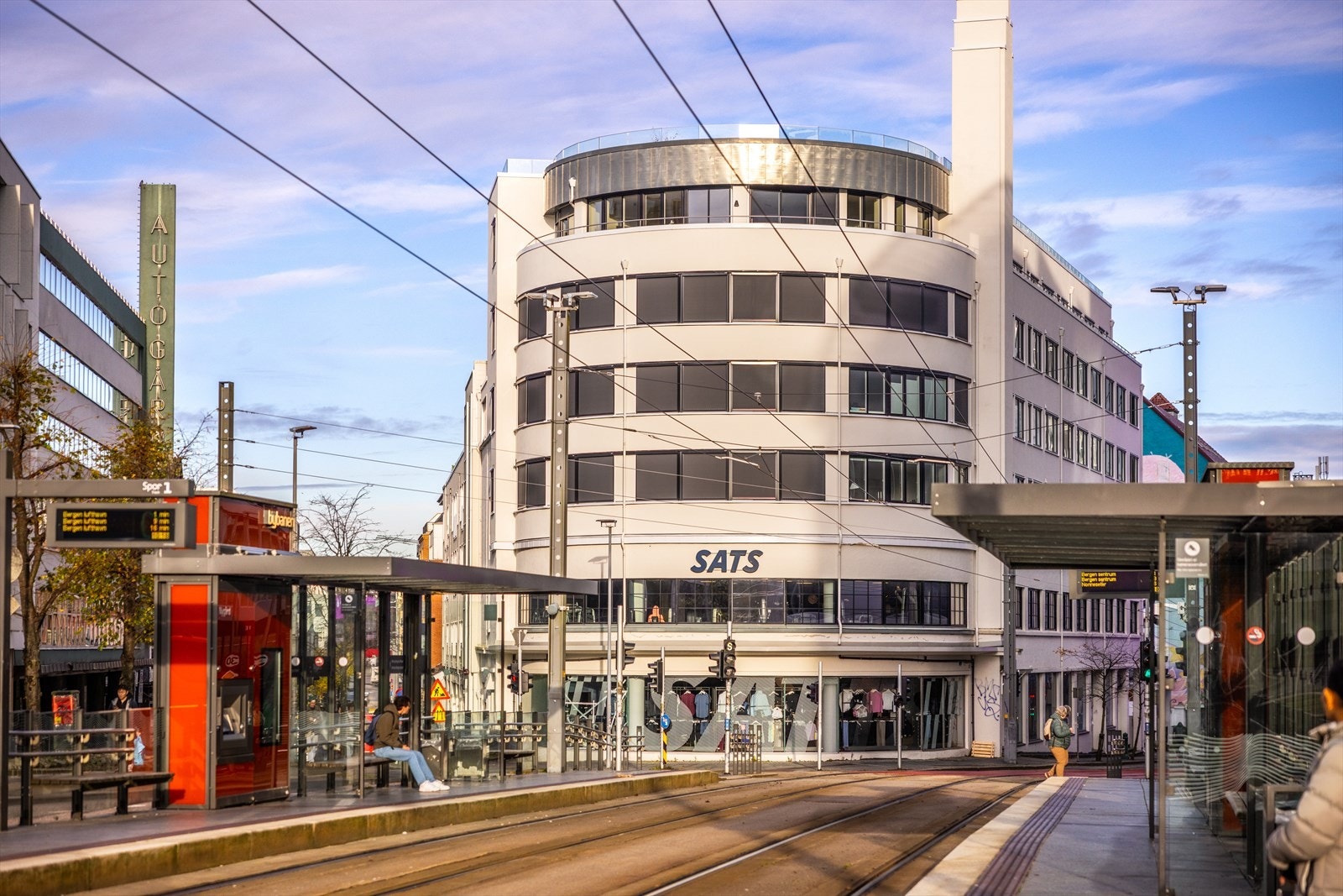 I nærområdet ligger SATS Lars Hilles gate, Next Bergen, SIB City og Studentsenteret, med et bredt tilbud av varierte treningsfasiliteter. Galleribilde