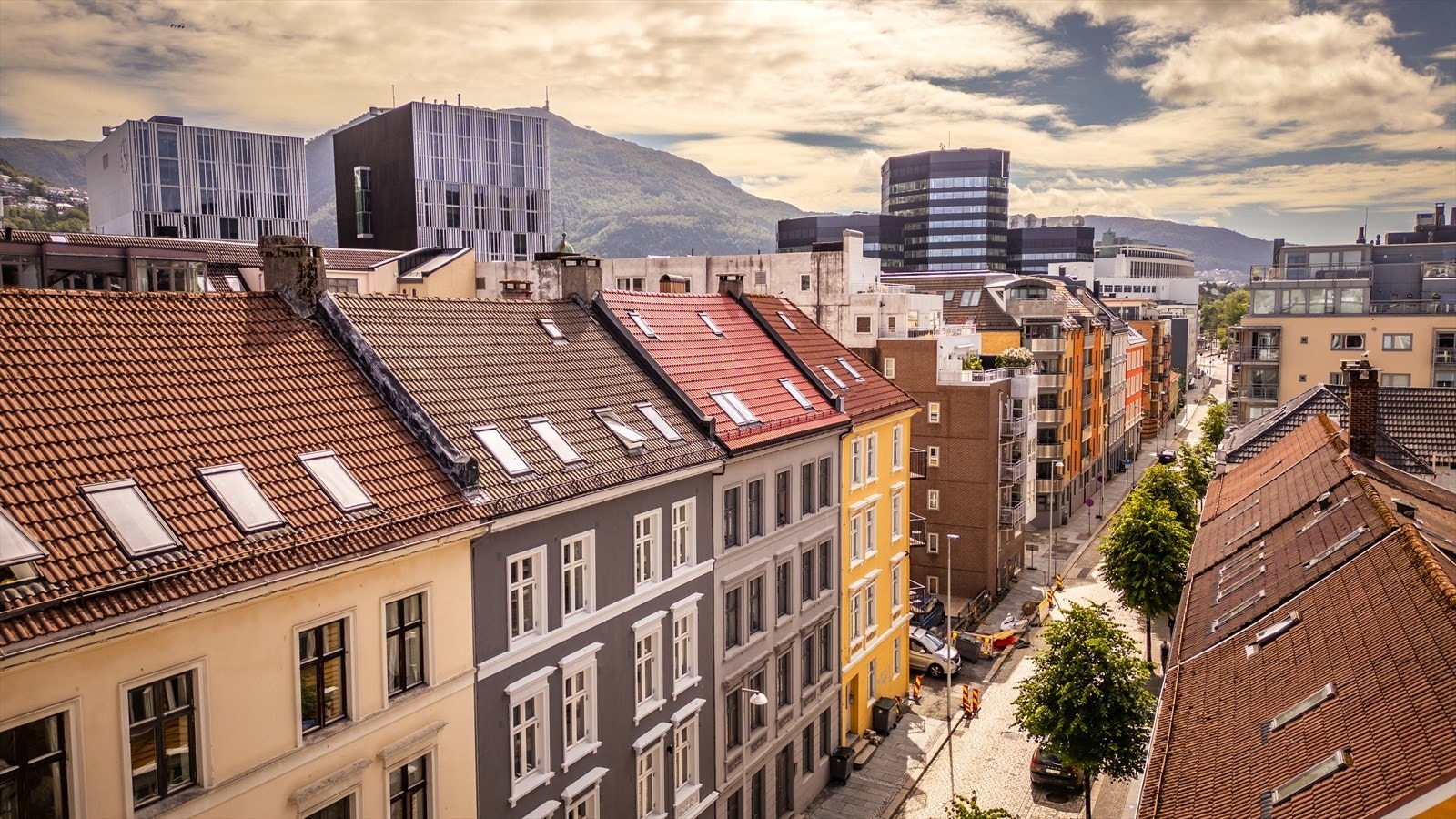 Leiligheten ligger praktisk til i Nygårdsgaten, kun et steinkast fra Media City Bergen, Fylkeshuset og byens livlige sentrum. Galleribilde