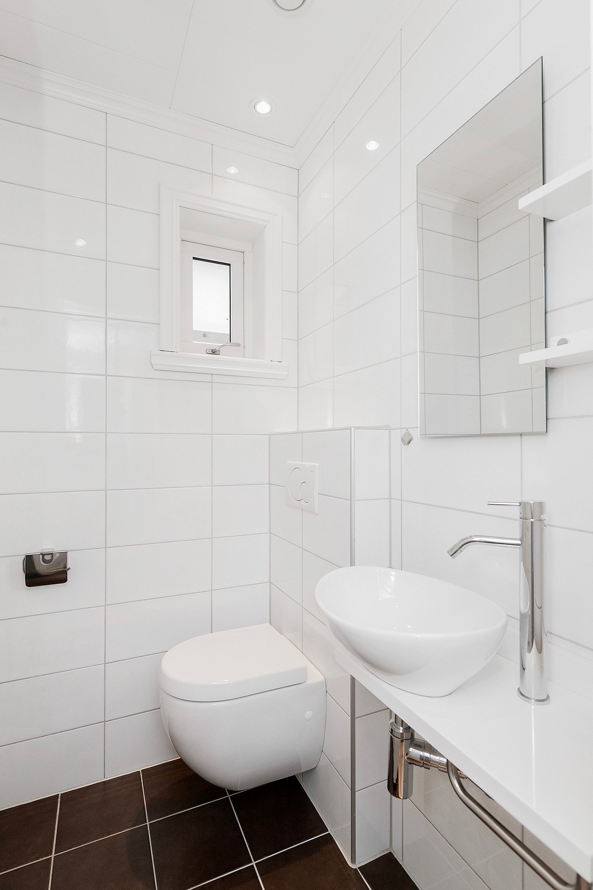 Eget Wcrom i 1. etasje, ypperlig til gjestetoalett. Galleribilde