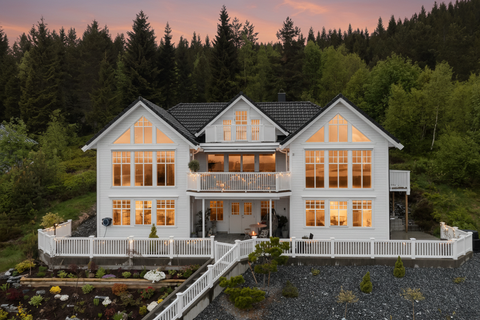 Velkommen til herskaplige Linerlevegen 11! Galleribilde