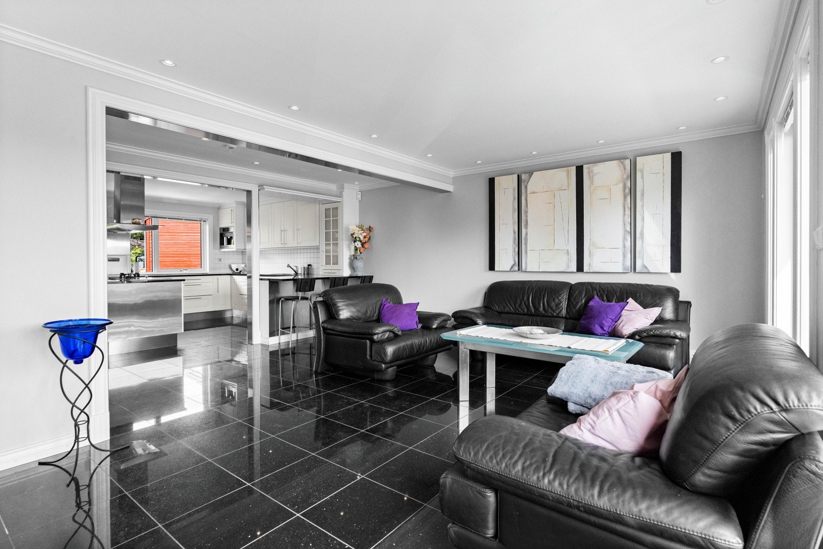 stue mot kjøkken Galleribilde