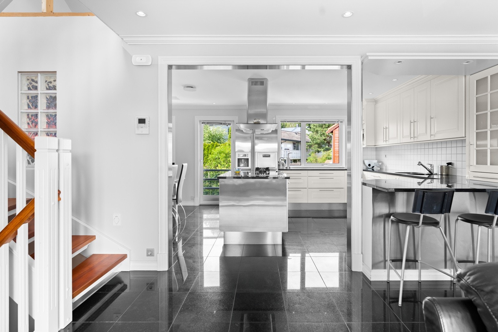 del av stue og inng. kjøkken Galleribilde