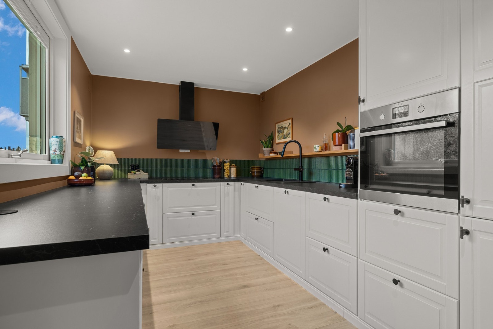 Pen 3-roms leilighet med super beliggenhet på populære Munkelia. Galleribilde