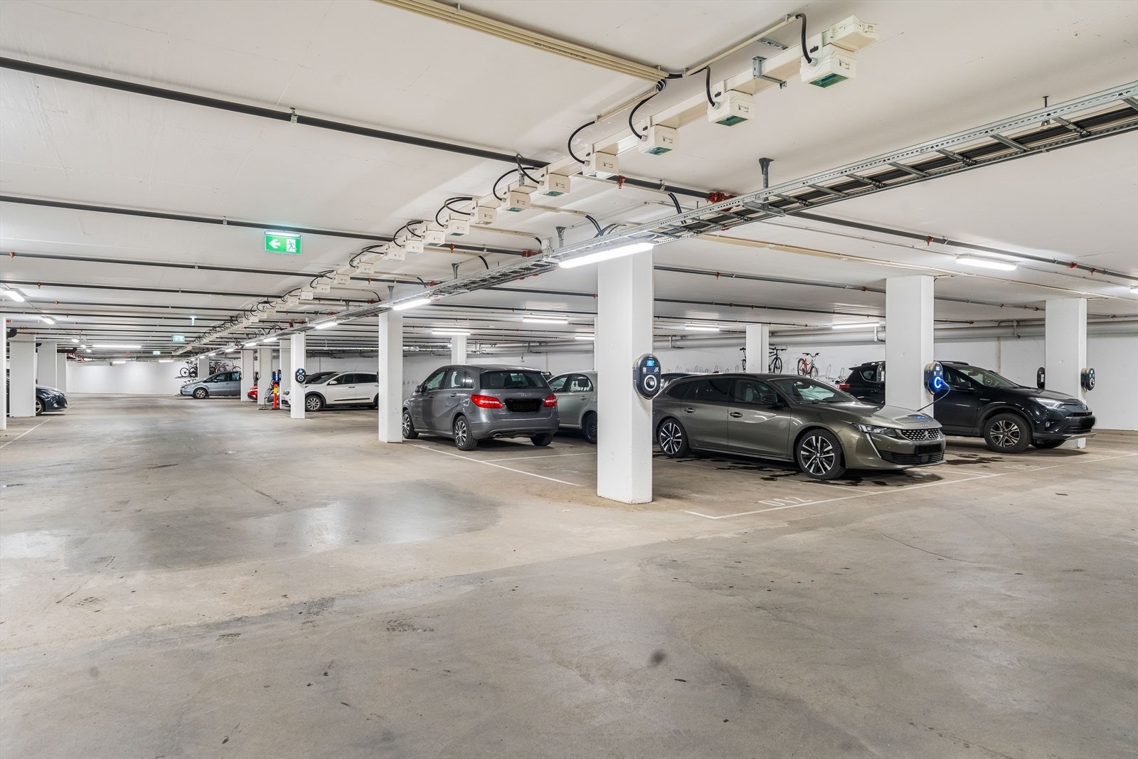 Garasjeplass medfølger. Galleribilde