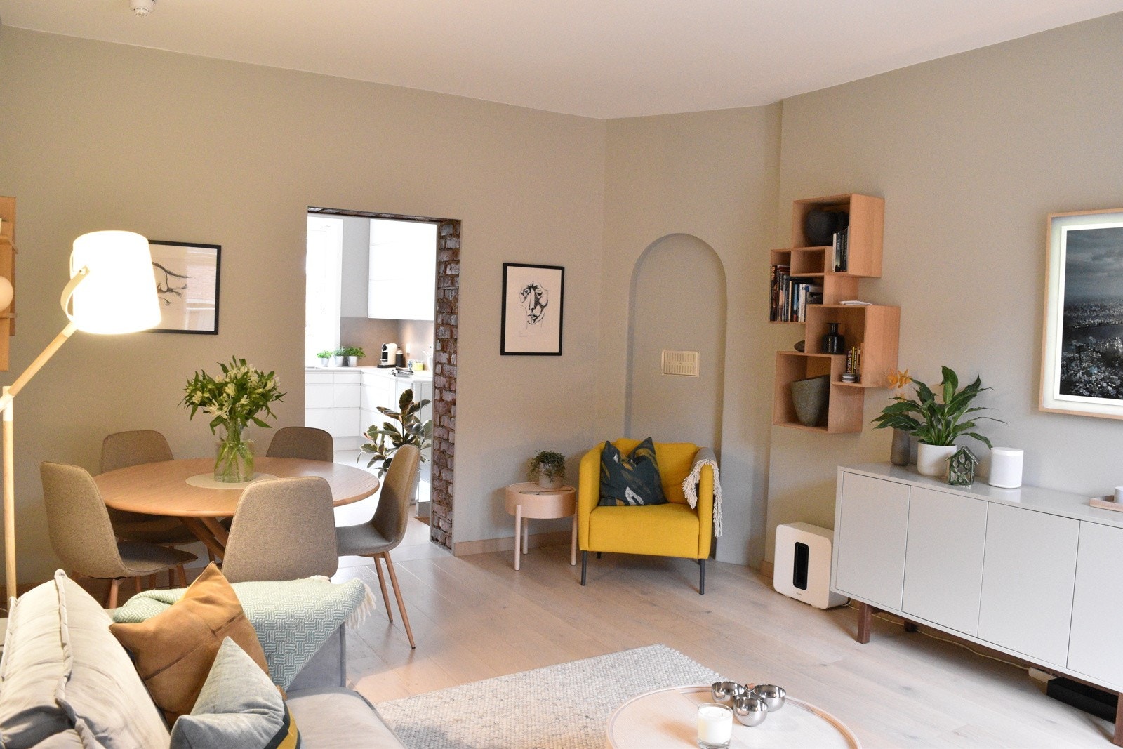 Velholdt 4-roms leilighet over 2 plan med flott beliggenhet, høy standard og god planløsning Galleribilde