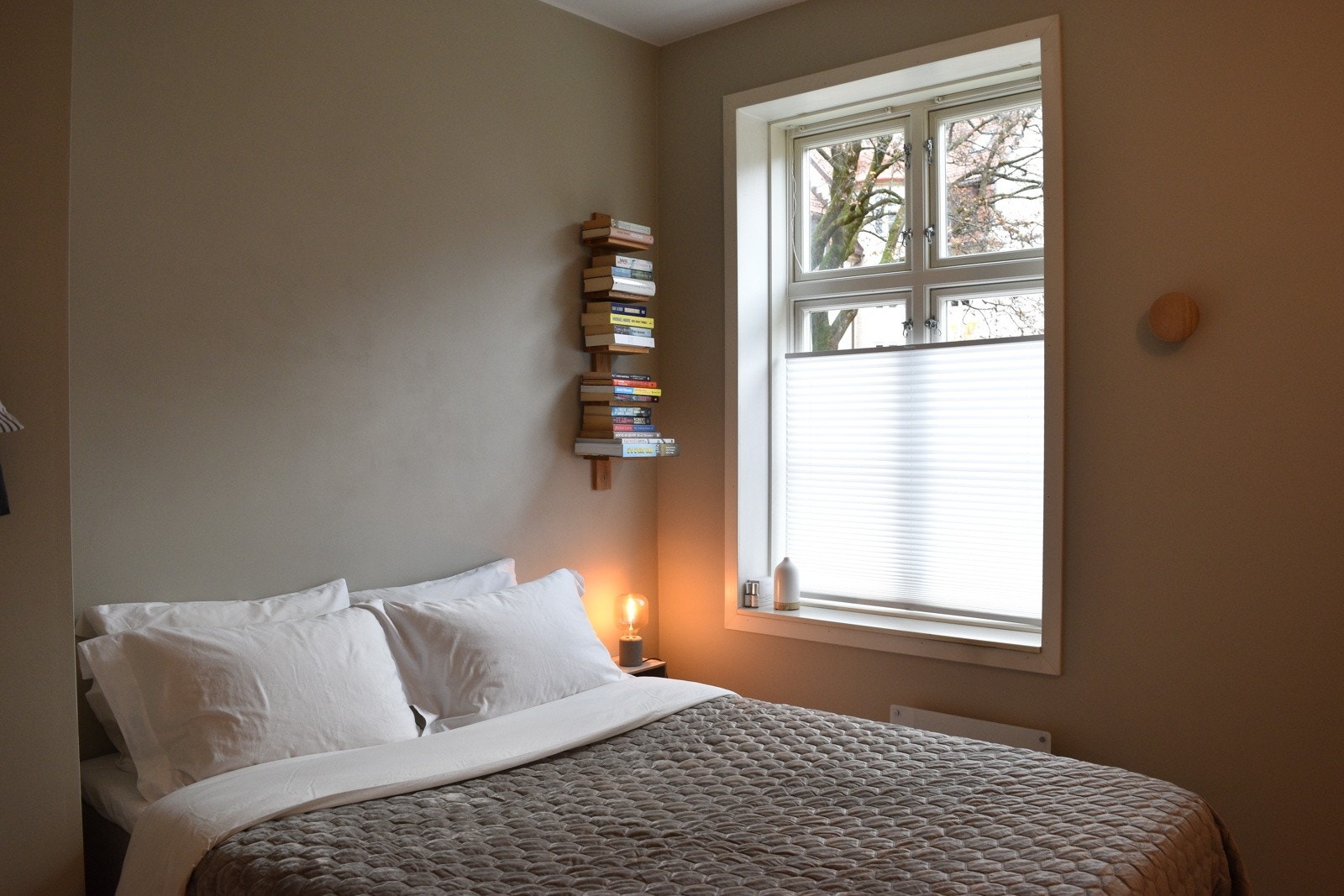 Det er 3 soverom i boligen hvorav ett ligger i 1. etasje. Galleribilde