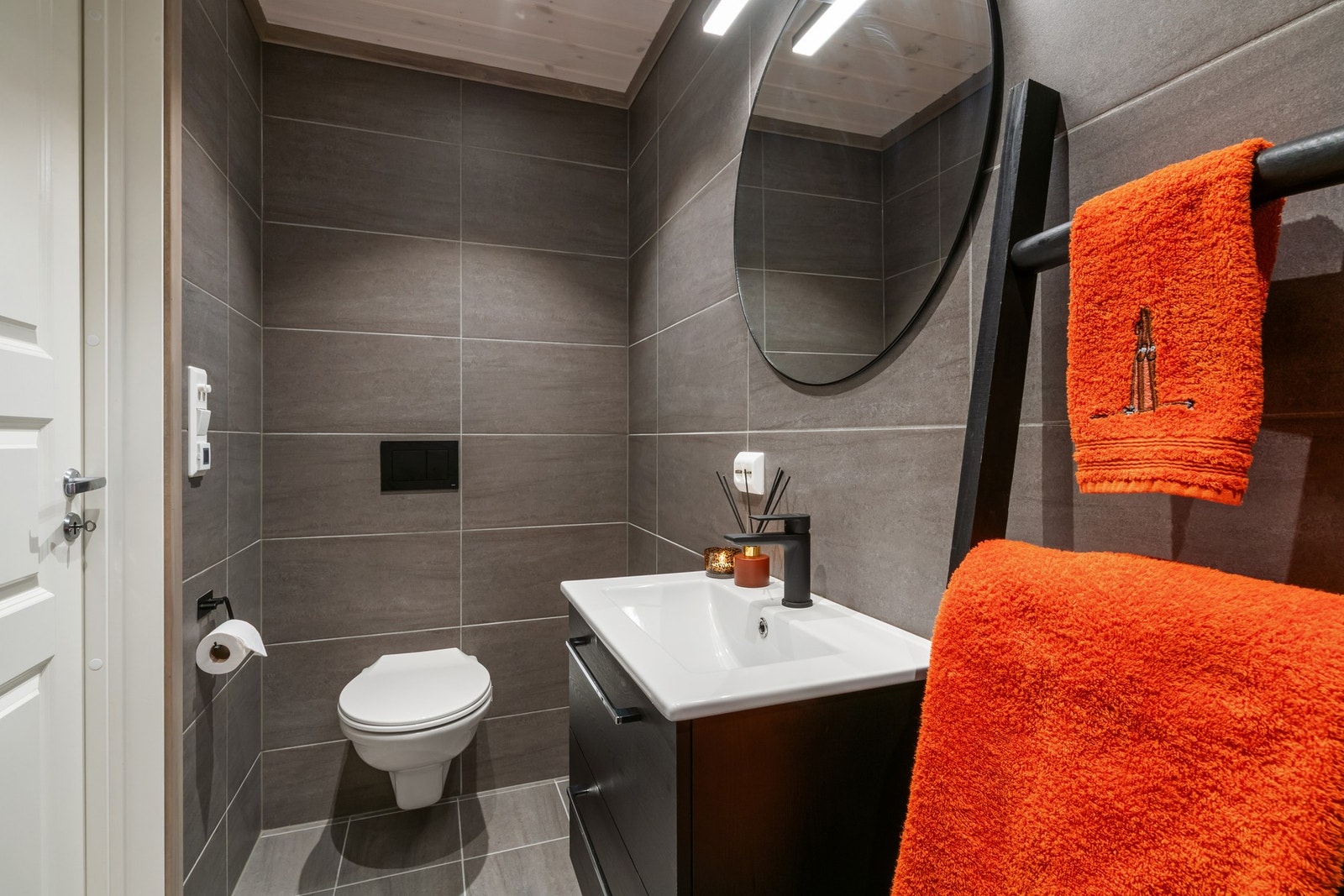 Fin farge på vegger og gulv. Galleribilde