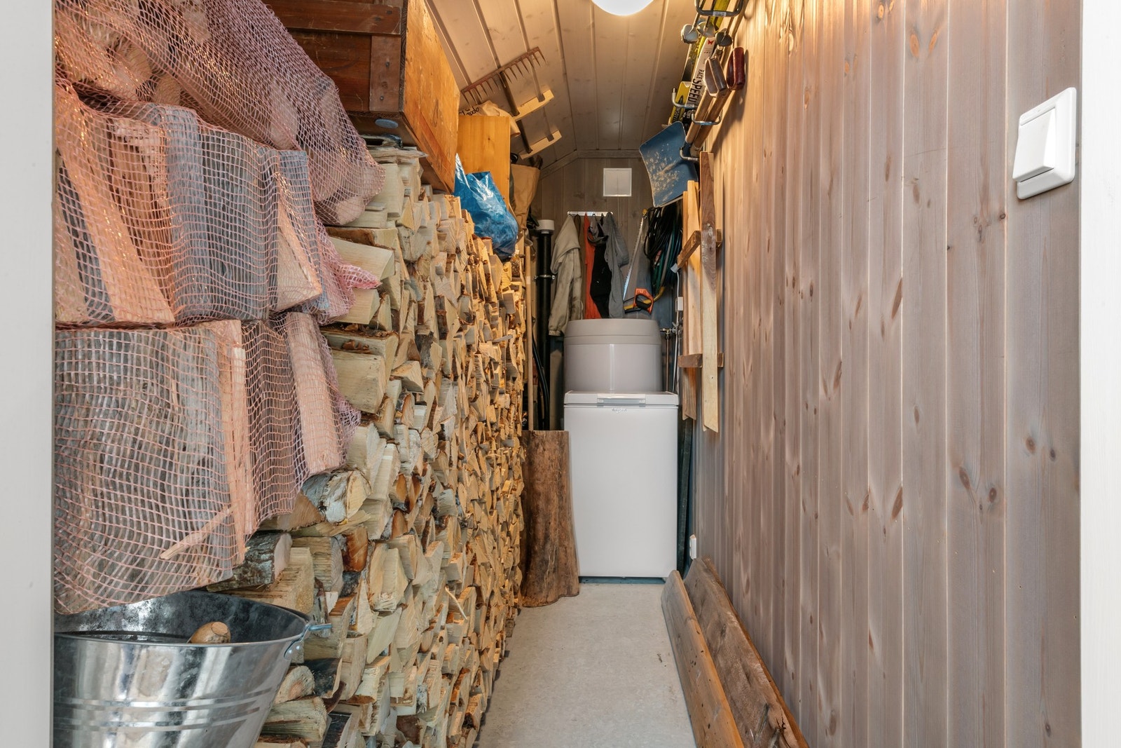 Utvendig bod. Galleribilde