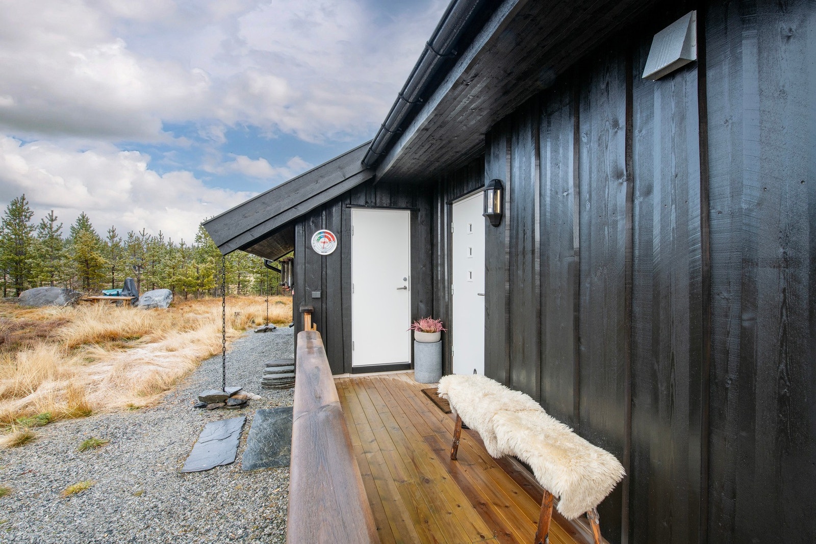 Inngangsparti og bod. Galleribilde