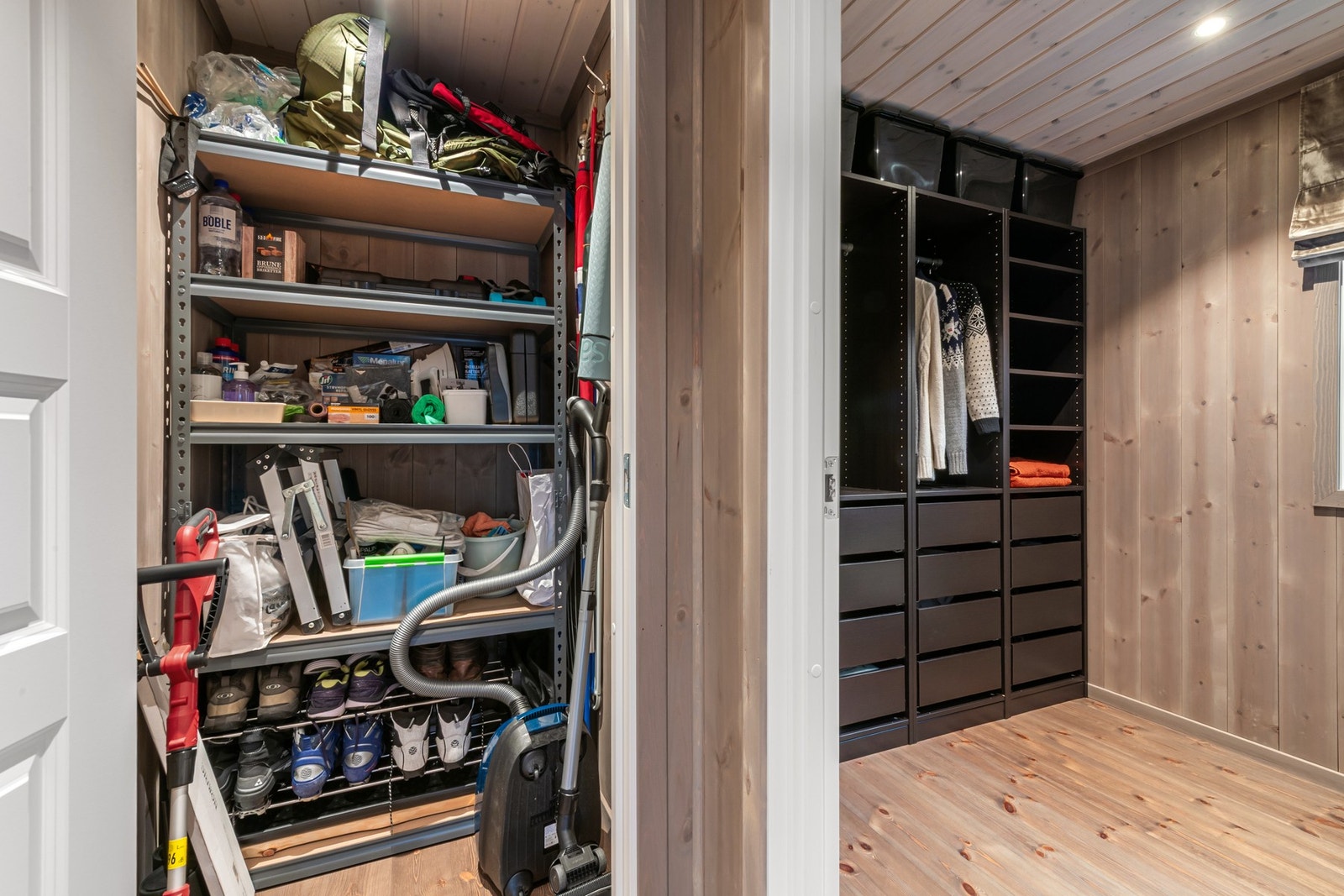 Innvendig bod med god plass til oppbevaring. Galleribilde